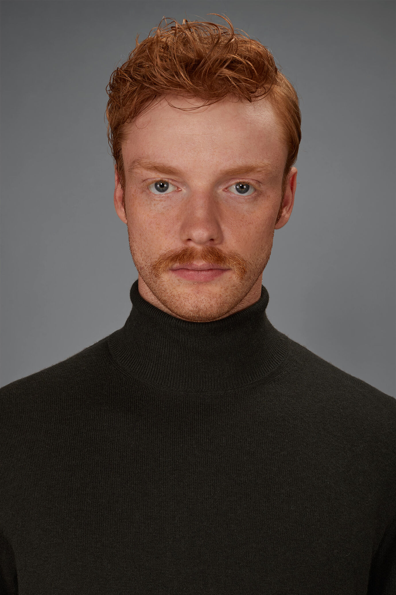 Men's regular fit high neck jumper in wool and cotton image number 2