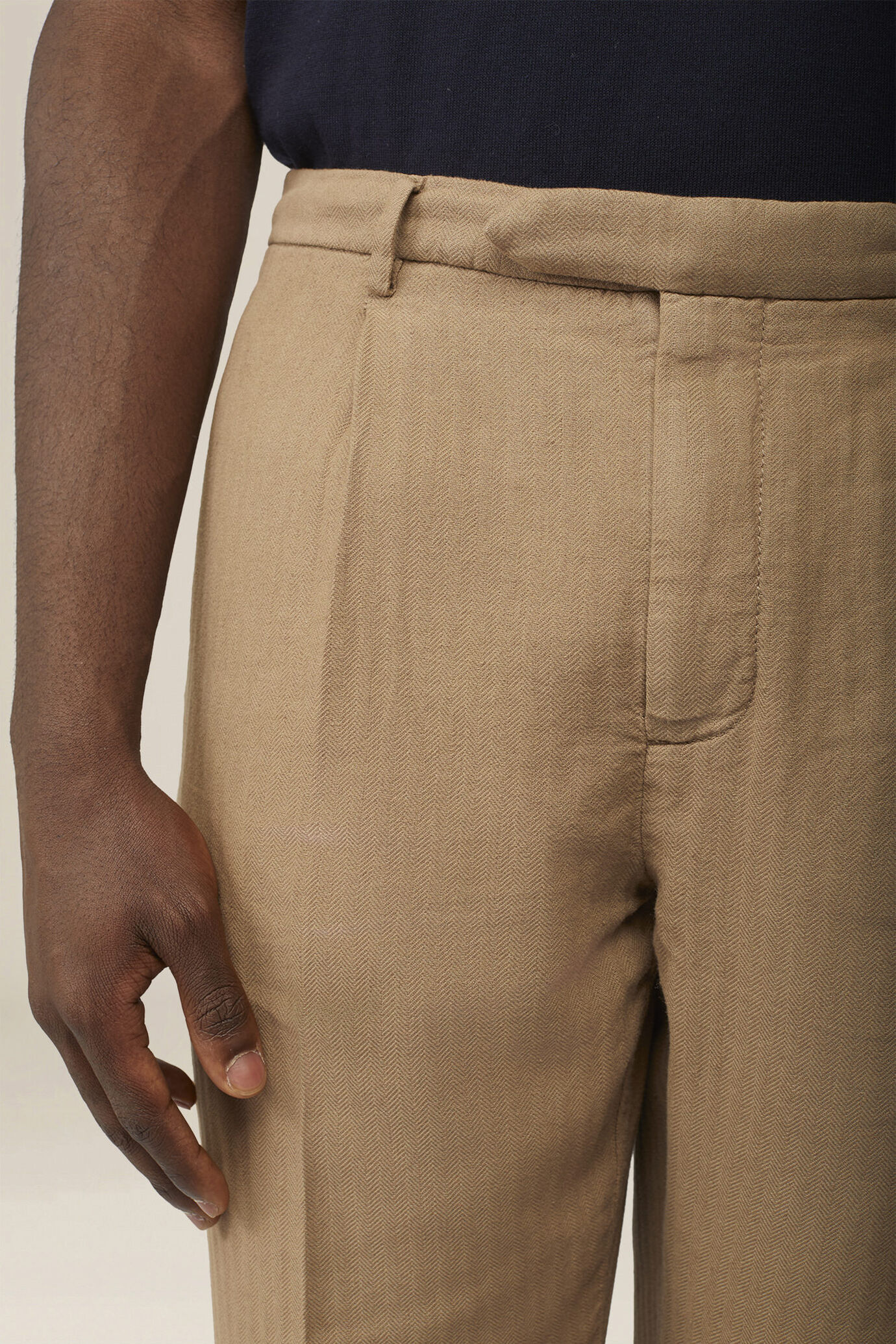 Men's trousers with 2 small pleats image number 2