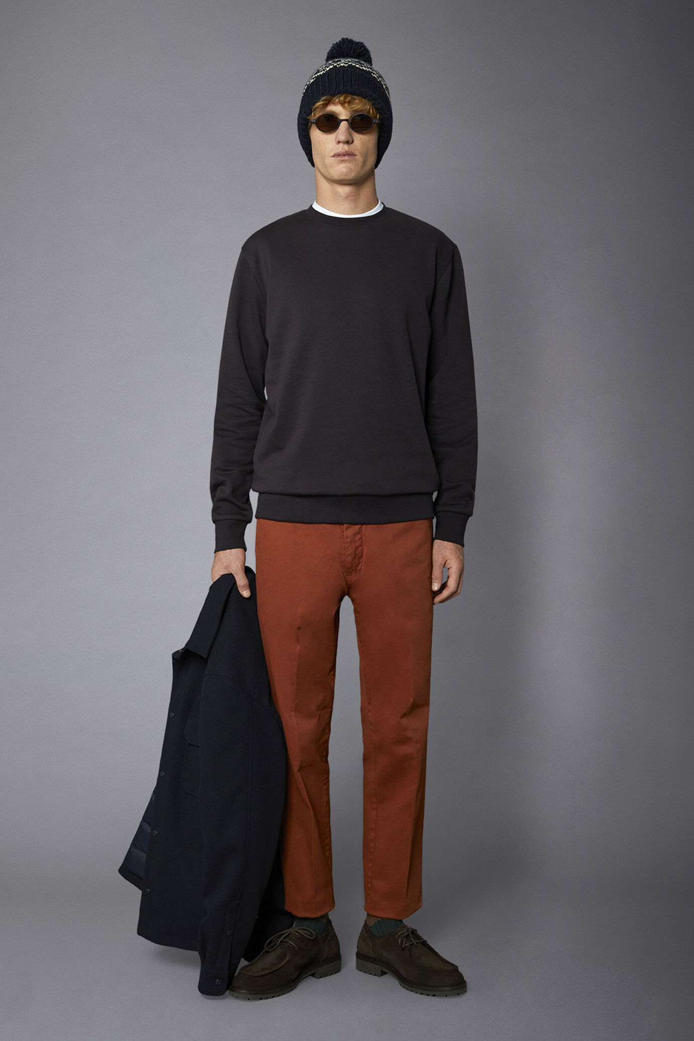 Pantalon chino classique coupe régulière en sergé image number 0