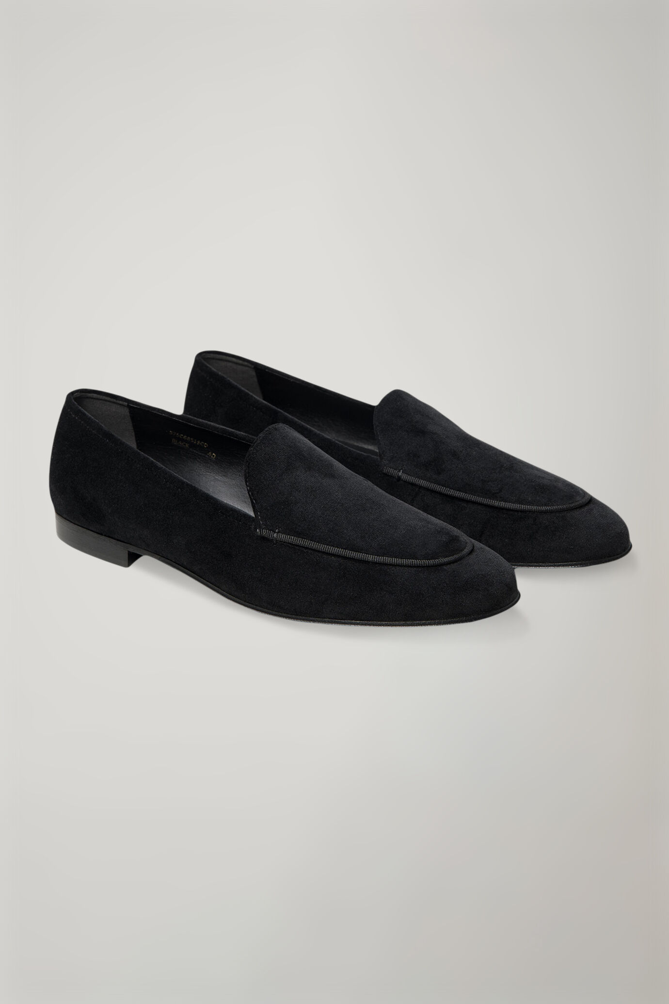 Women's classic velvet loafer with thunit sole image number 0
