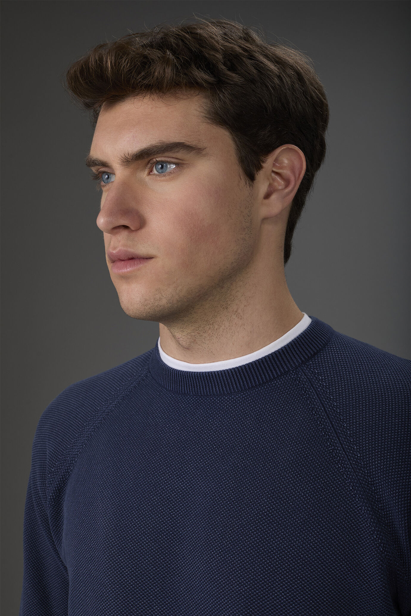 Maglia uomo girocollo puro cotone con maniche raglan image number 2