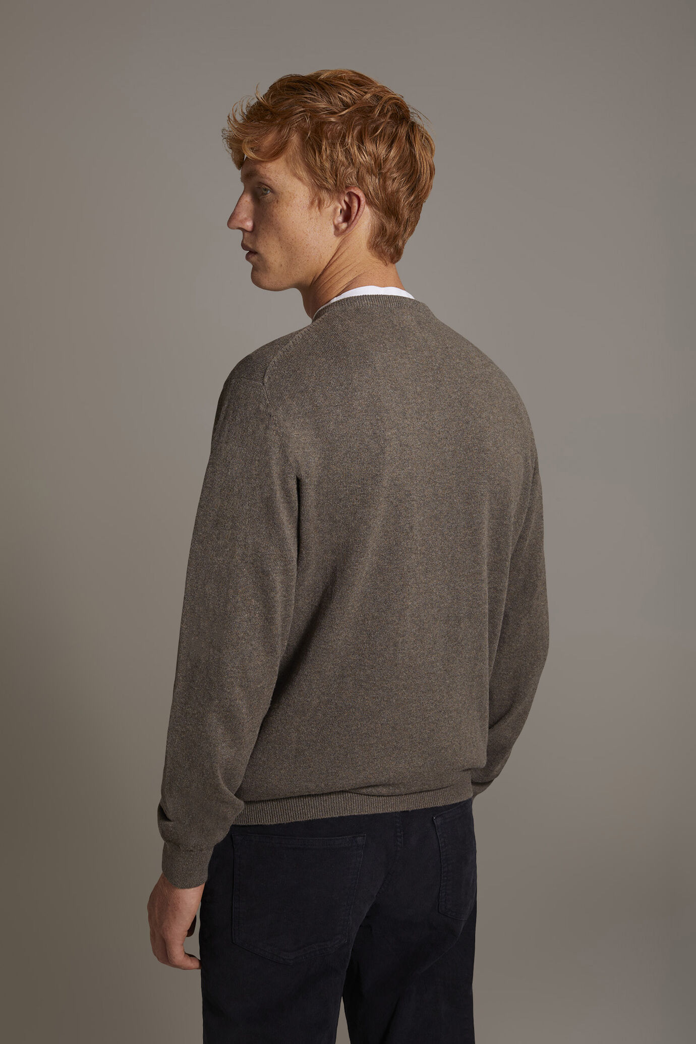 Maglia scollo a V misto lana image number 3