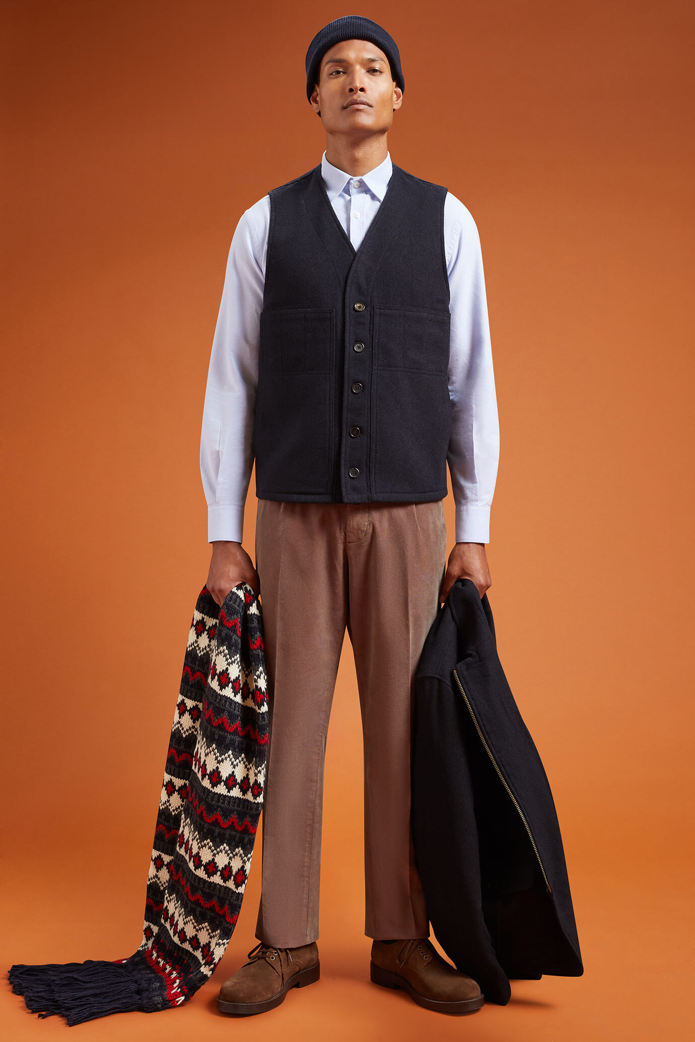 Gilet homme à simple boutonnage avec col en V et tissu à chevrons en laine mélangée, coupe classique image number 1