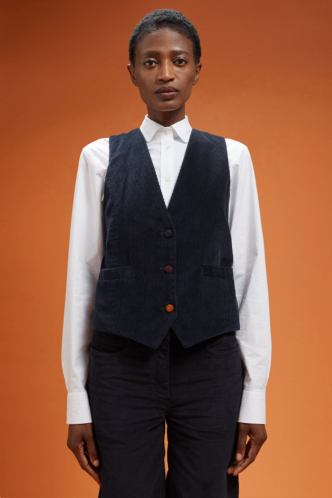 Women's regular fit waistcoat in 100% cotton corduroy image number 0