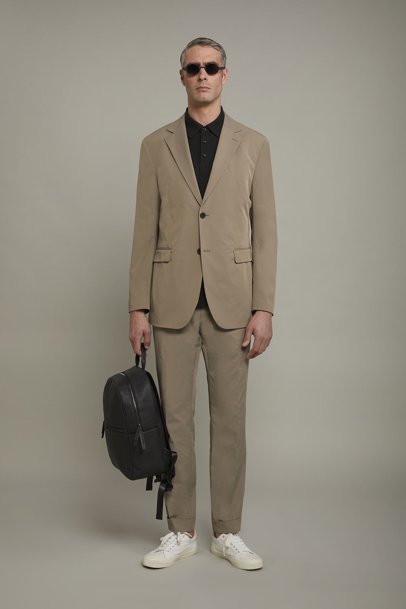 Men's single-breasted suit in regular fit technical fabric