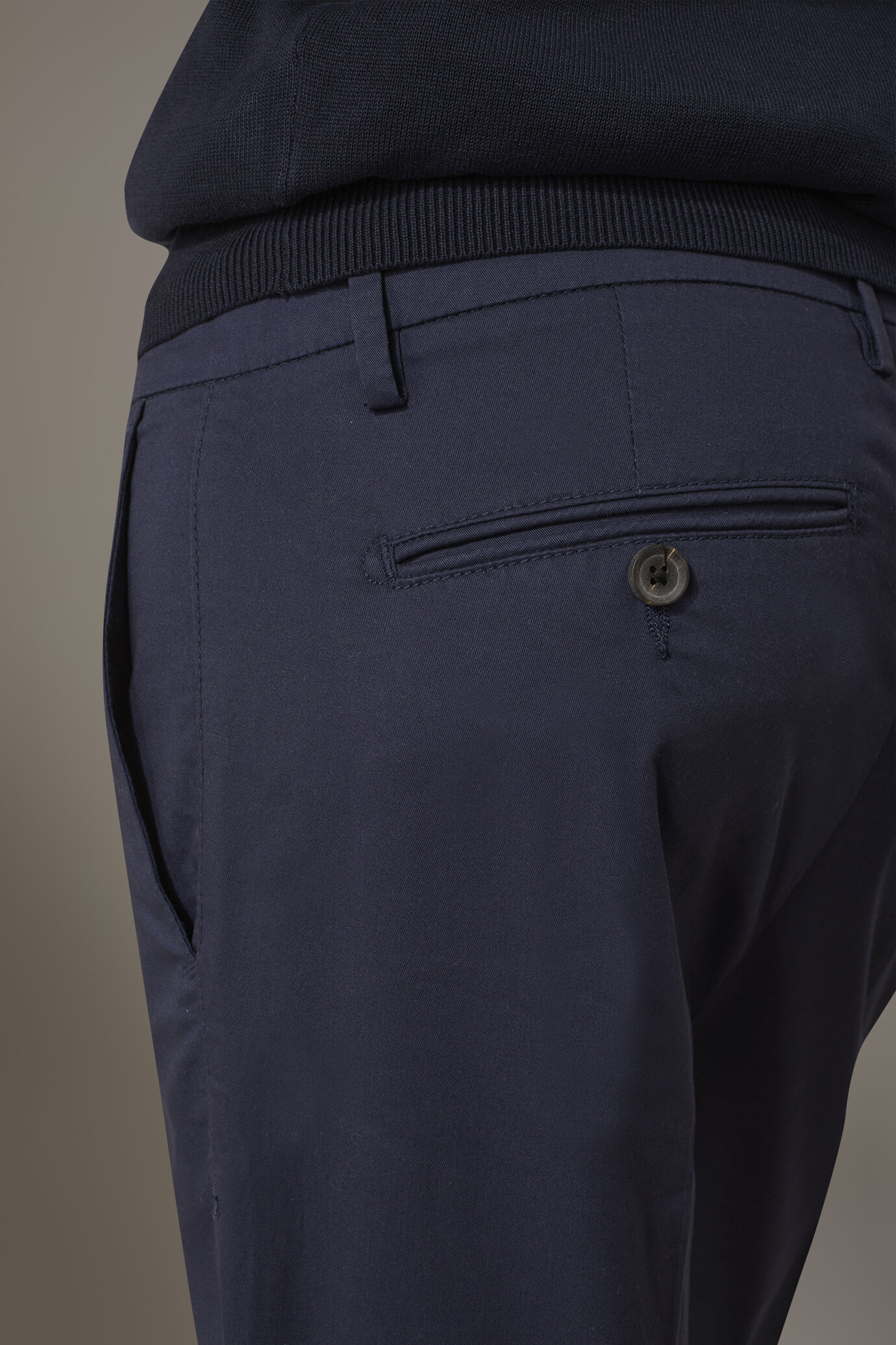 Klassische Chino-Hose für Männer image number 3