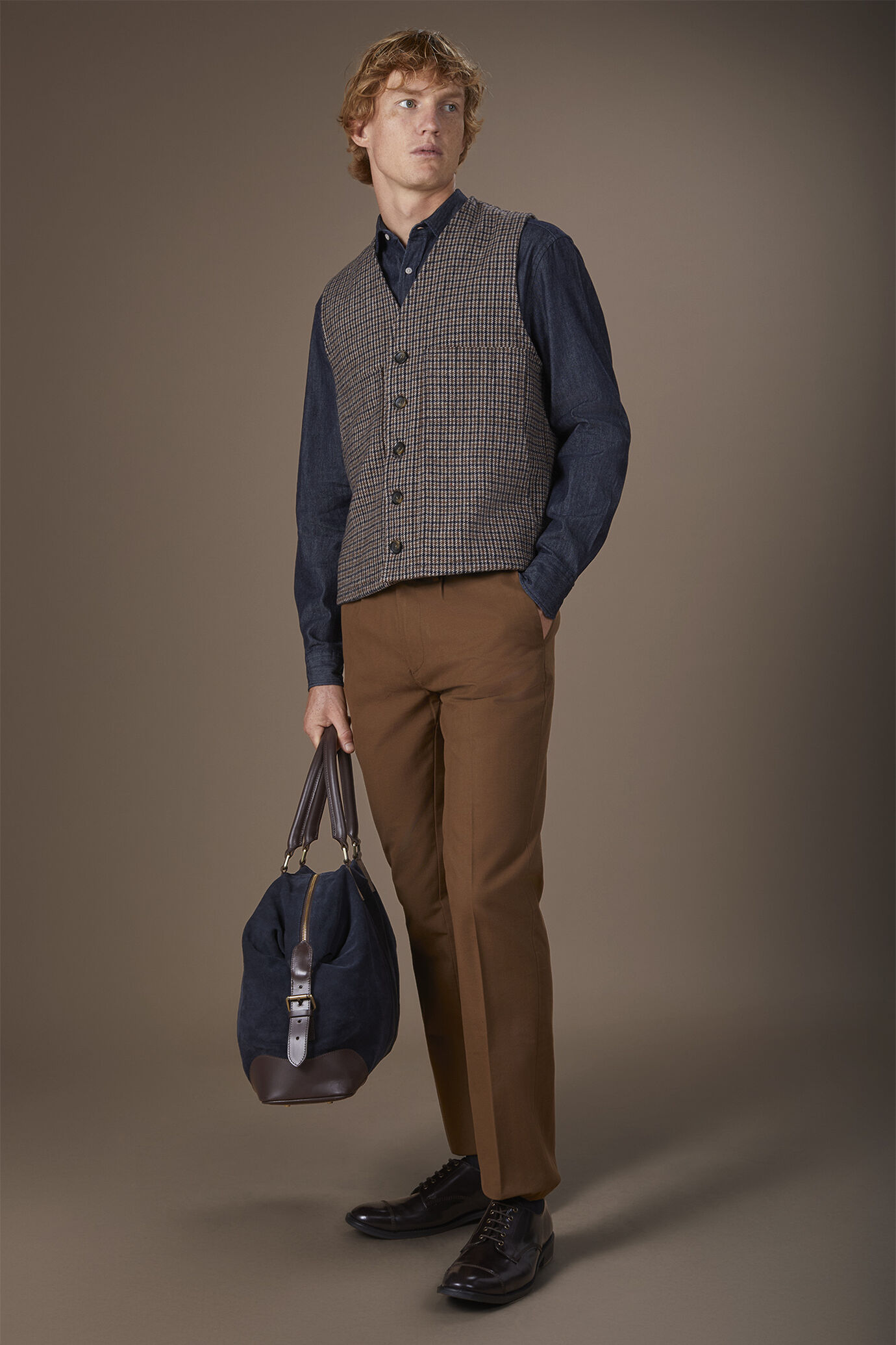 Men's regular fit single-breasted waistcoat with a V-neckline in wool blend pied de poule pattern
