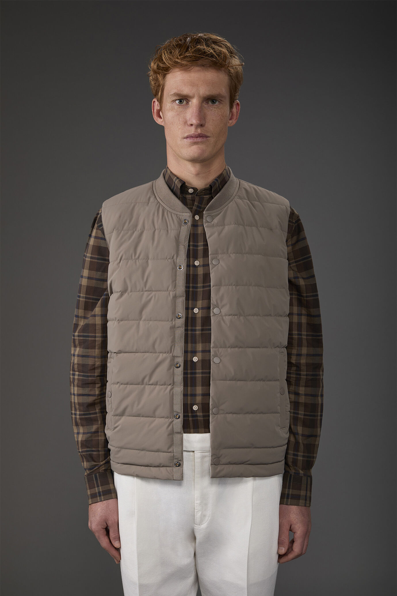 Gilet uomo reversibile bi-colore con imbottitura leggera image number 1