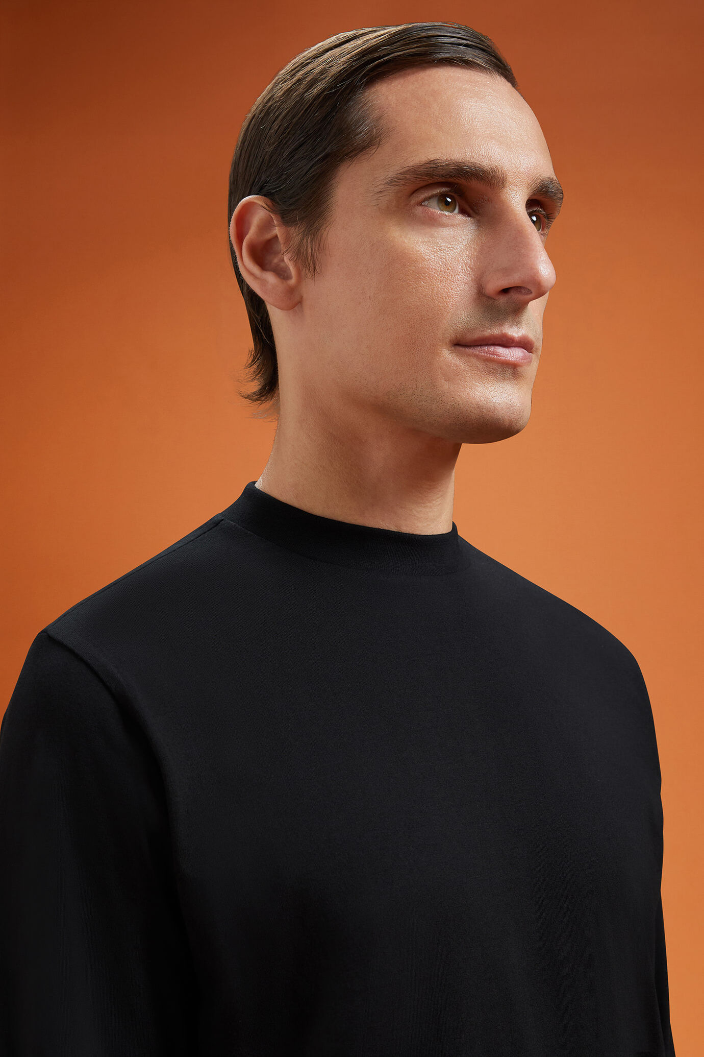 Herren-T-Shirt mit Rundhalsausschnitt und langen Ärmeln aus 100 % Baumwolle in normaler Passform image number 4