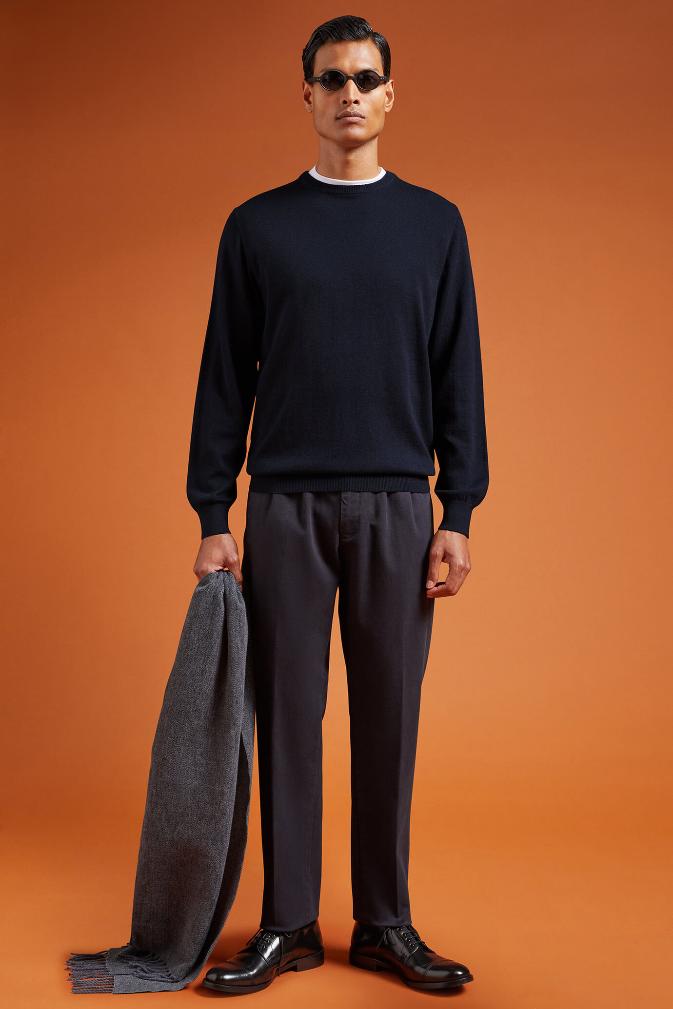 Pull homme &agrave; col rond, en laine et coton, coupe classique image number 1