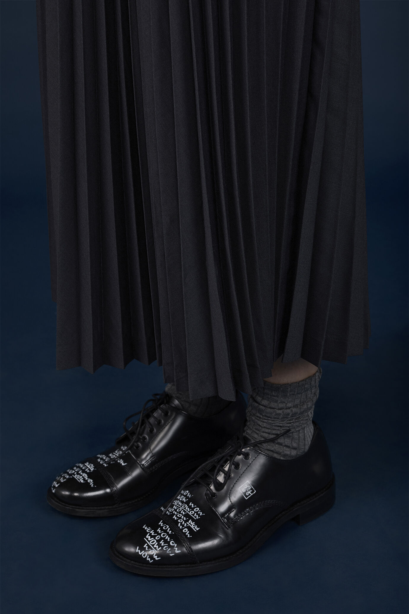 Gonna donna pliss&egrave; in tessuto tinta unita con ricamo interno regular fit image number 3