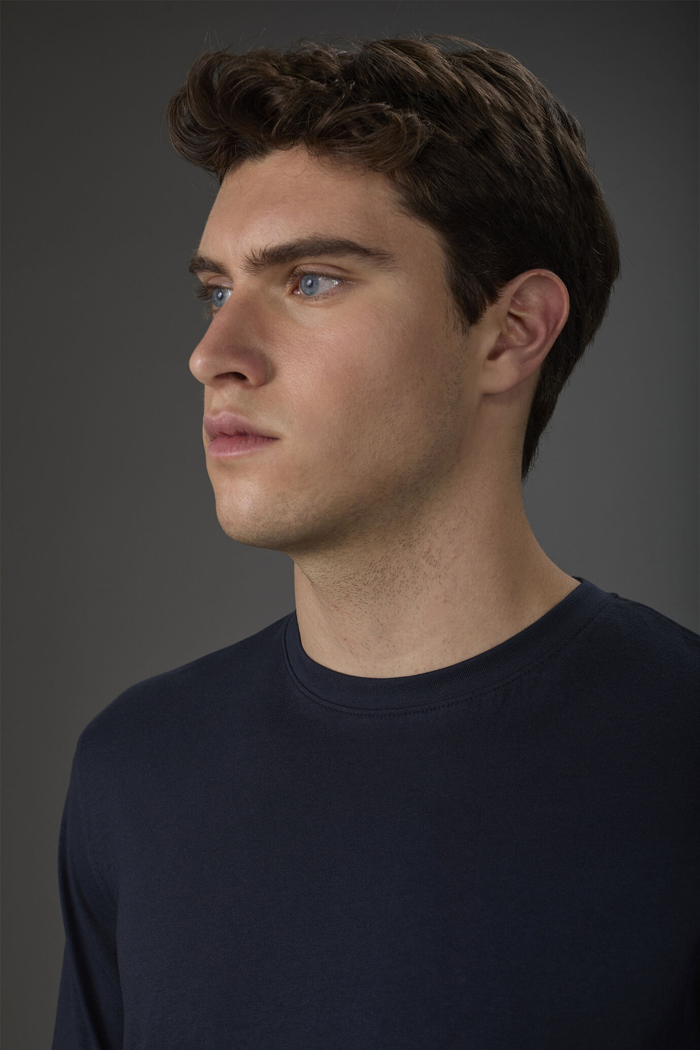 T-shirt homme, col rond et manches courtes, en coton biologique image number 2