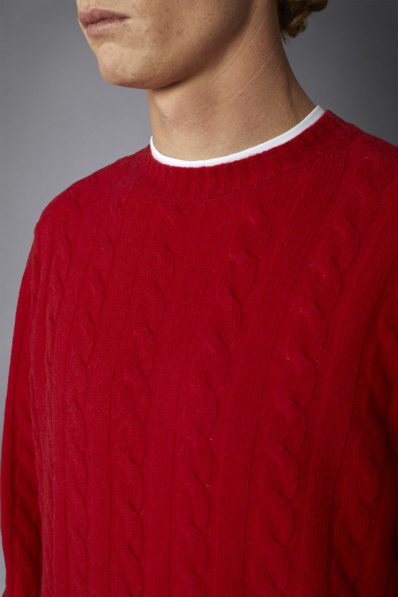 Maglia uomo a trecce girocollo in misto lana lambswool a regular fit image number 2