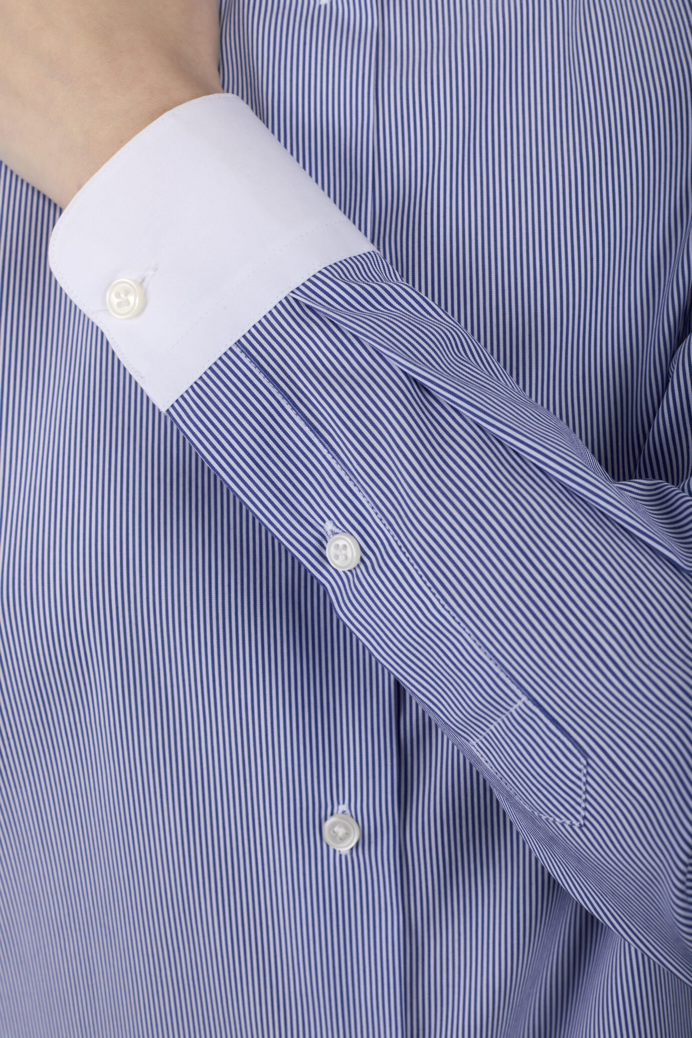 Classic women's shirt with single-colour collar and cuffs and yarn-dyed striped fabric image number 3