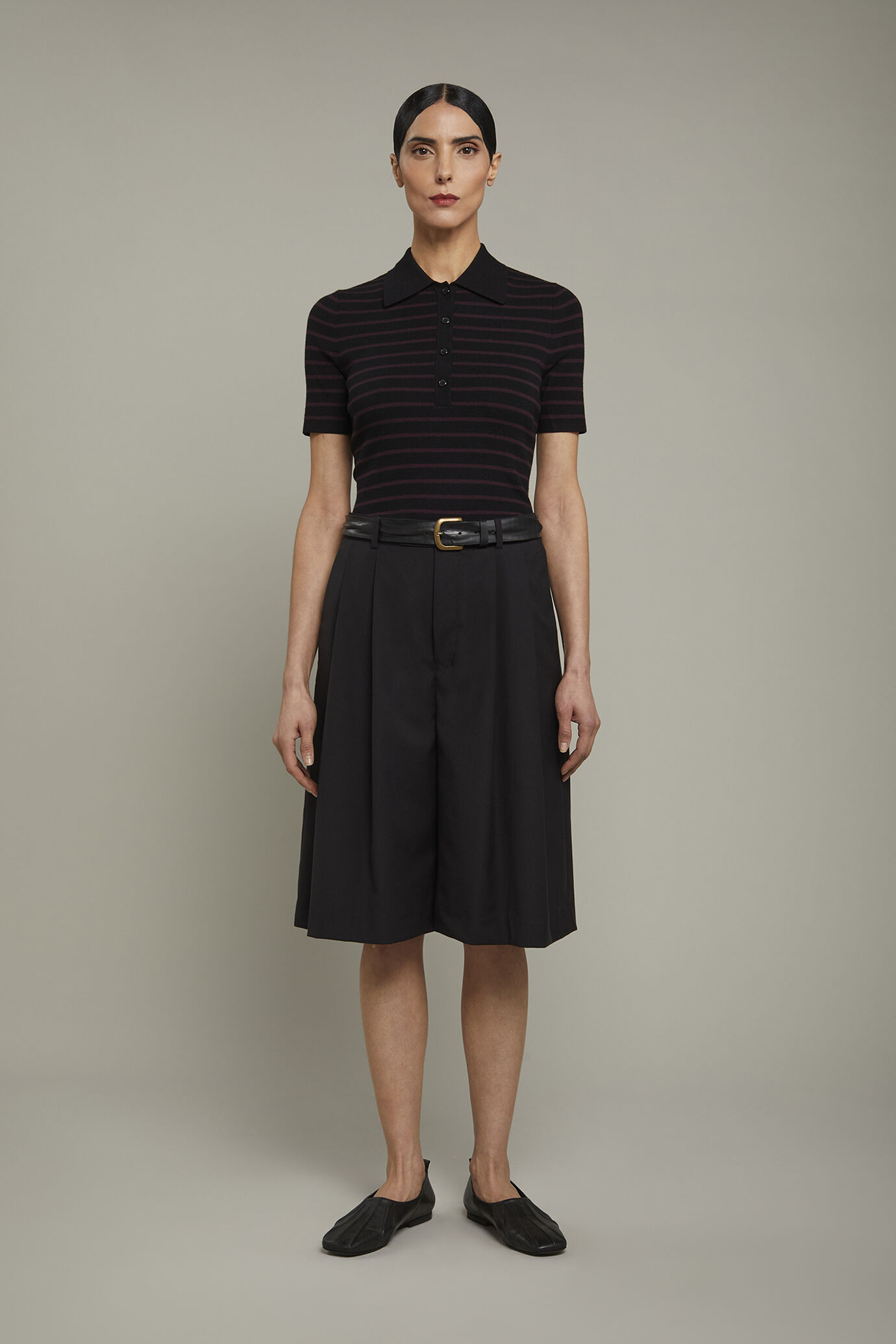 Women’s midi bermuda shorts with pinces regular fit image number 2