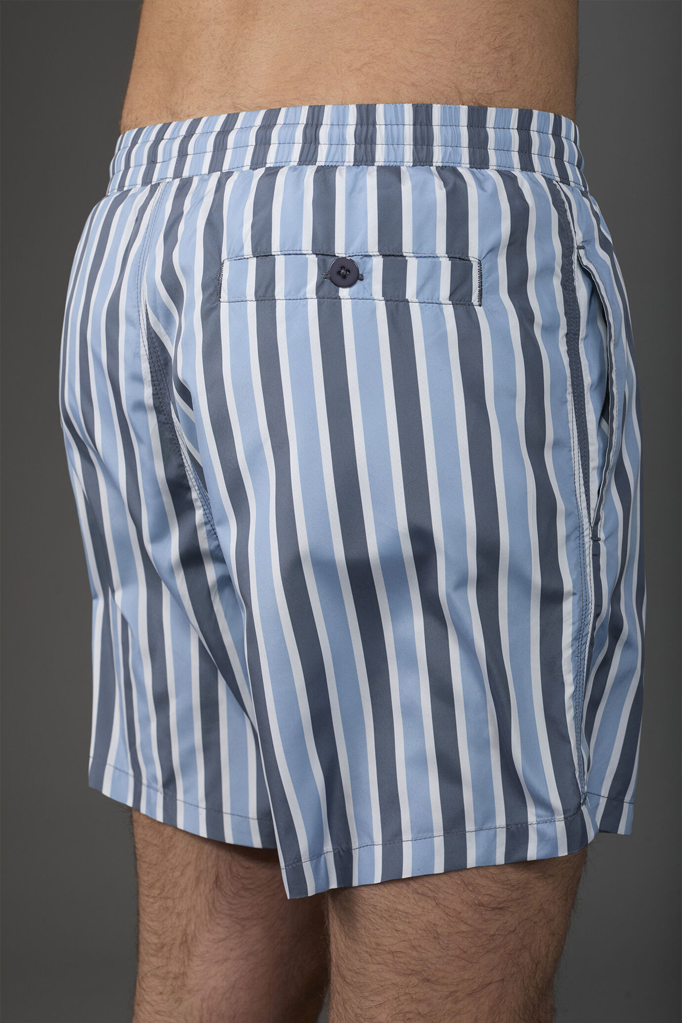 Maillot homme motif à rayures verticales image number 3