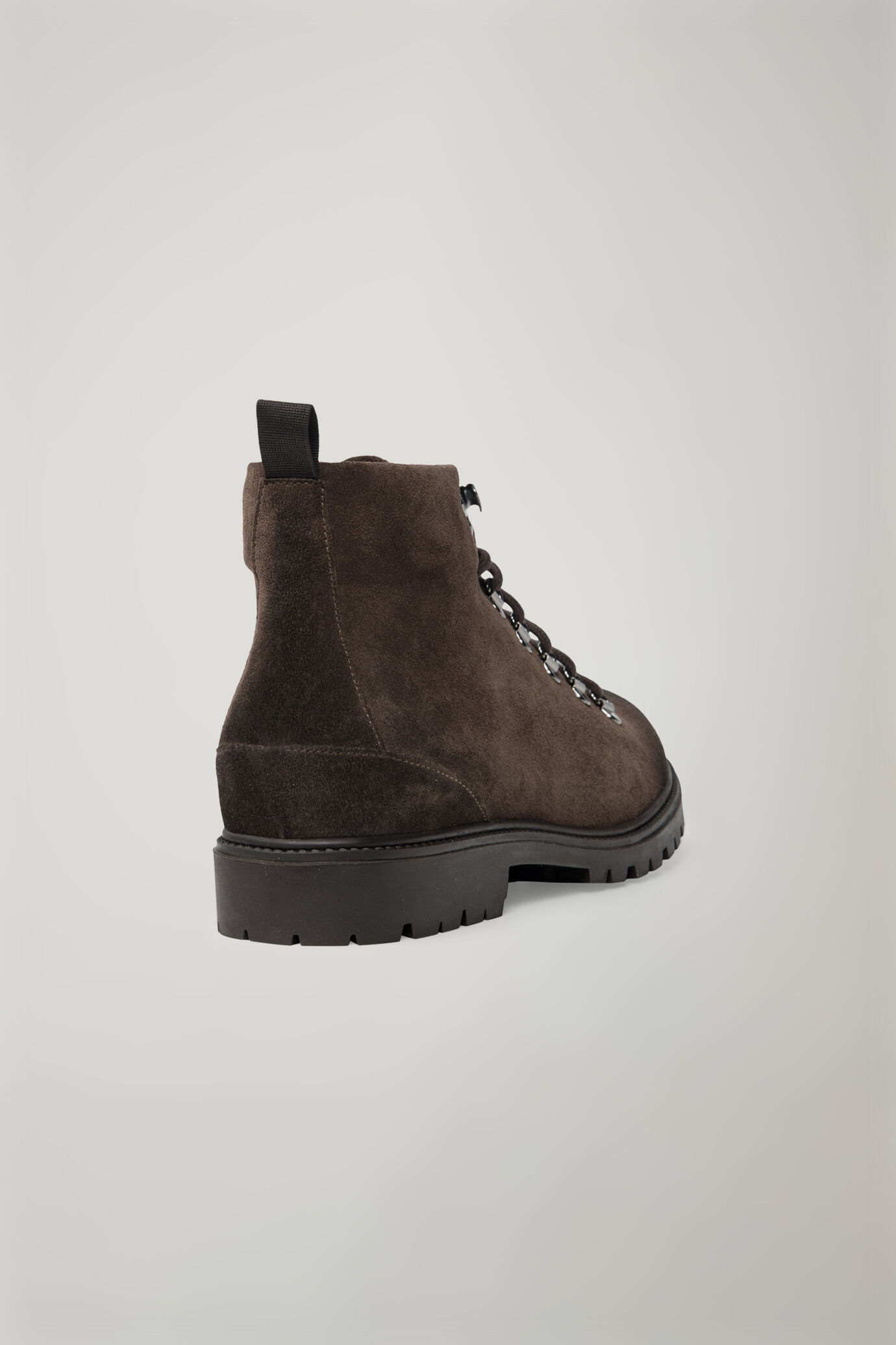 Men's 100% suede ankle boots with rubber lug sole image number 3