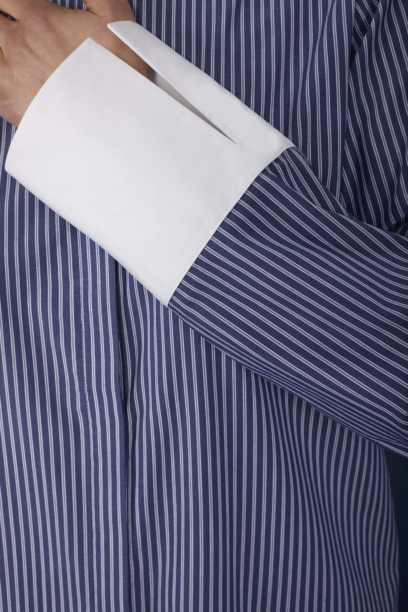 Camicia donna classica con collo bebè polsi in unito e tessuto tinto filo a righe image number 3