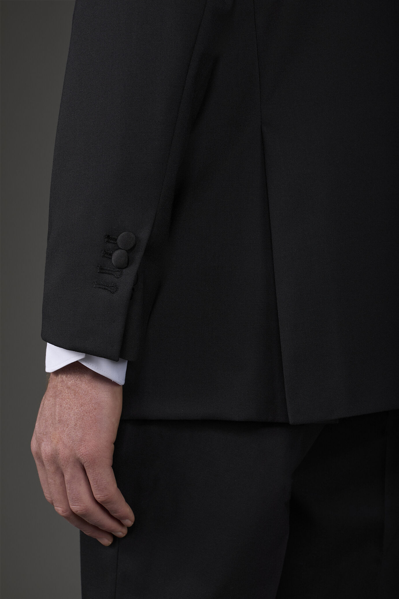 Klassischer Herren-Smoking aus Wollgemisch in normaler Passform image number 3