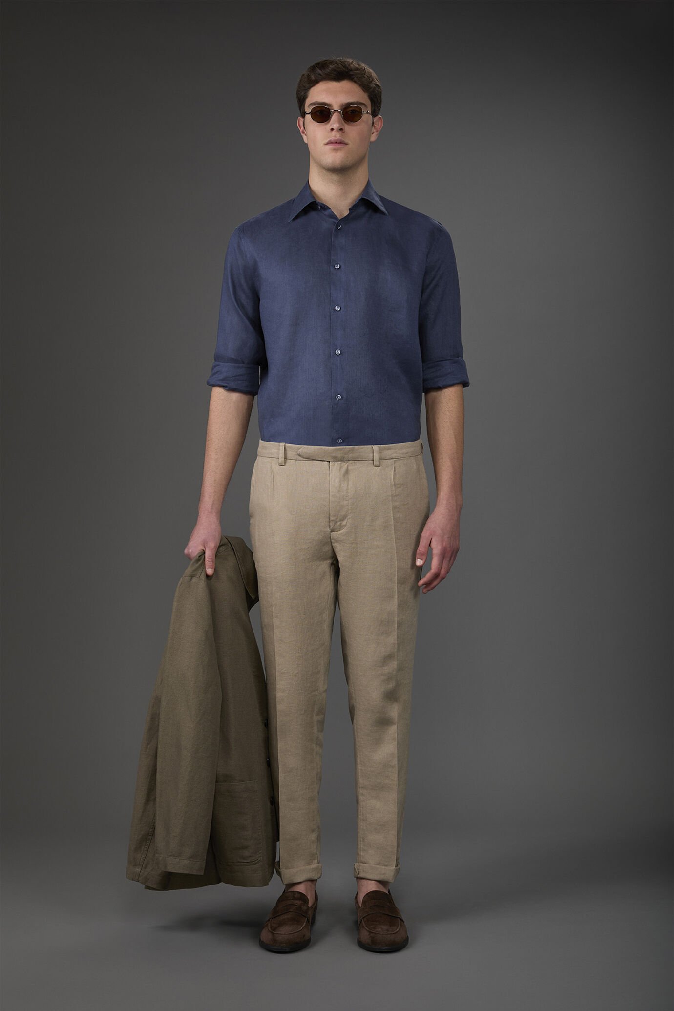 Herrenhose mit 100% Leinen zwei kleinen Bügelfalten und verdeckter Knopfleiste