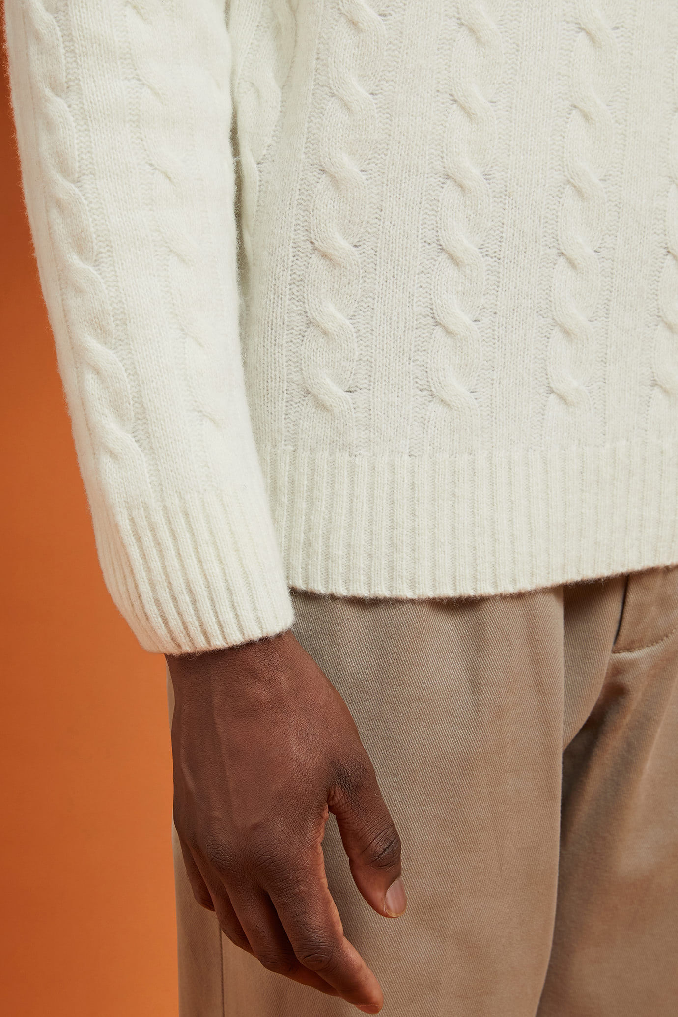 Pull homme &agrave; col roul&eacute; en laine d'agneau, coupe classique image number 2