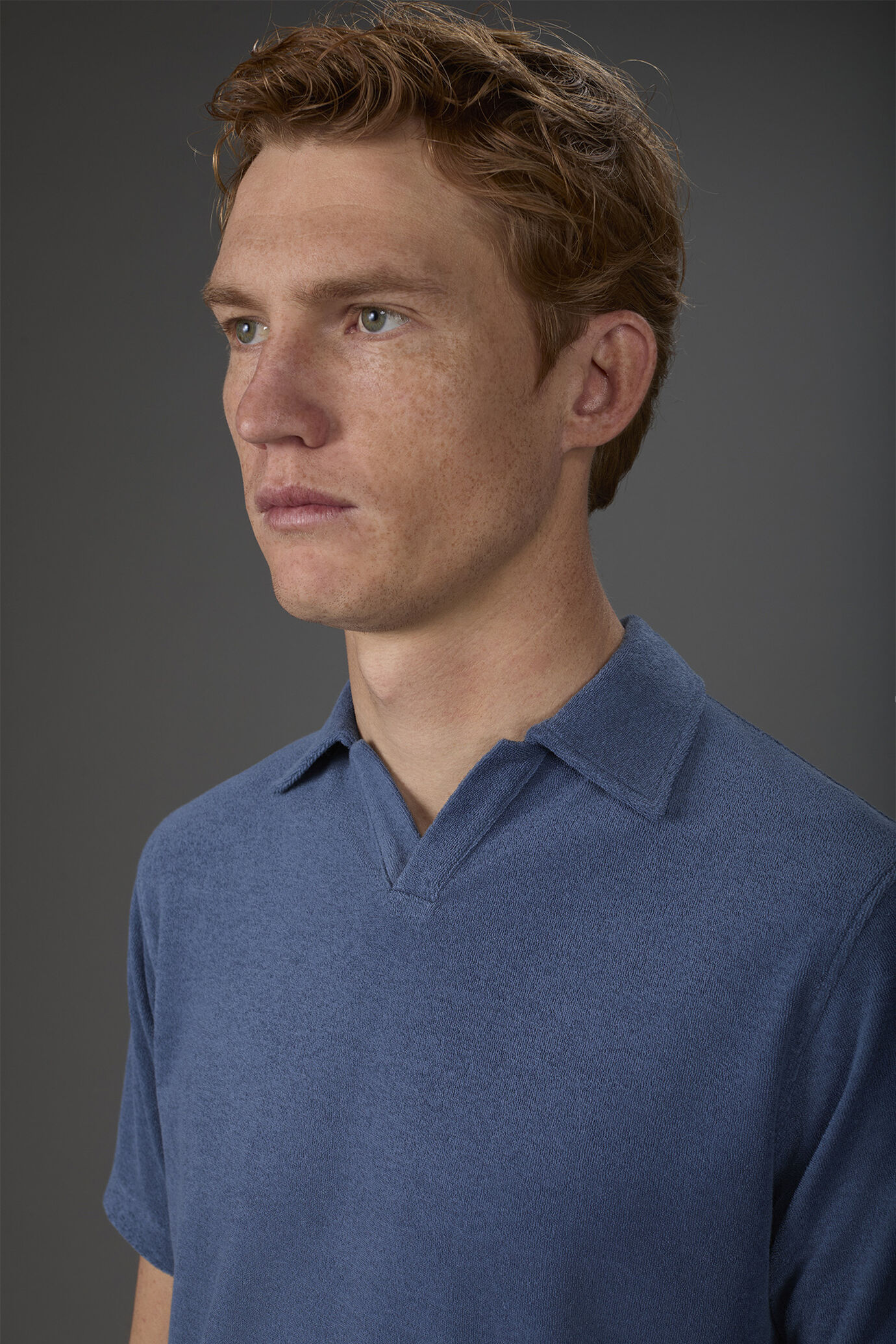 Men's short-sleeved polo shirt in a sponge fabric with derby collar image number 2