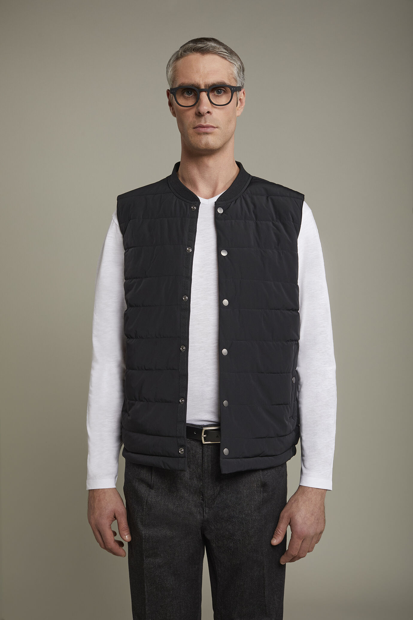 Men’s reversible sleeveless vest with lightweight padding regular fit image number 2