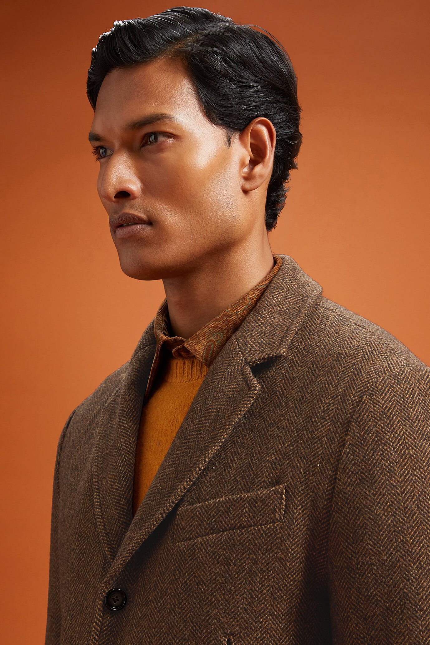 Men's regular fit sports jacket in herringbone wool blend fabric with a checked finish image number 3