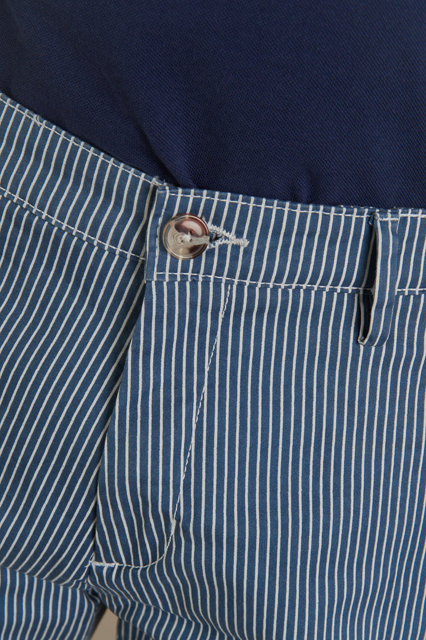 Chino bermuda twill construction with stripe print image number 3