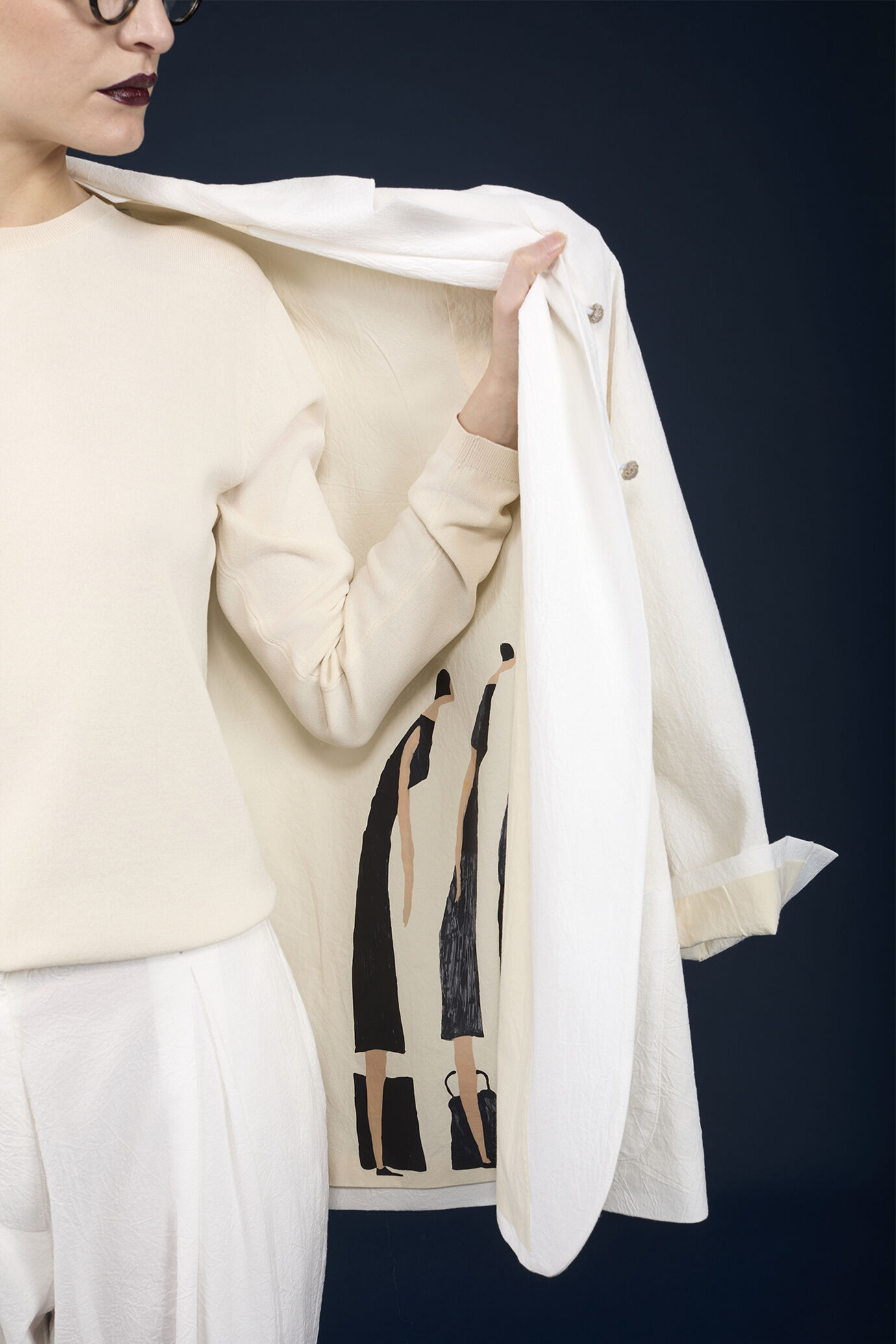 Women's single-breasted cotton jacket with creased effect and macramé buttons image number 2
