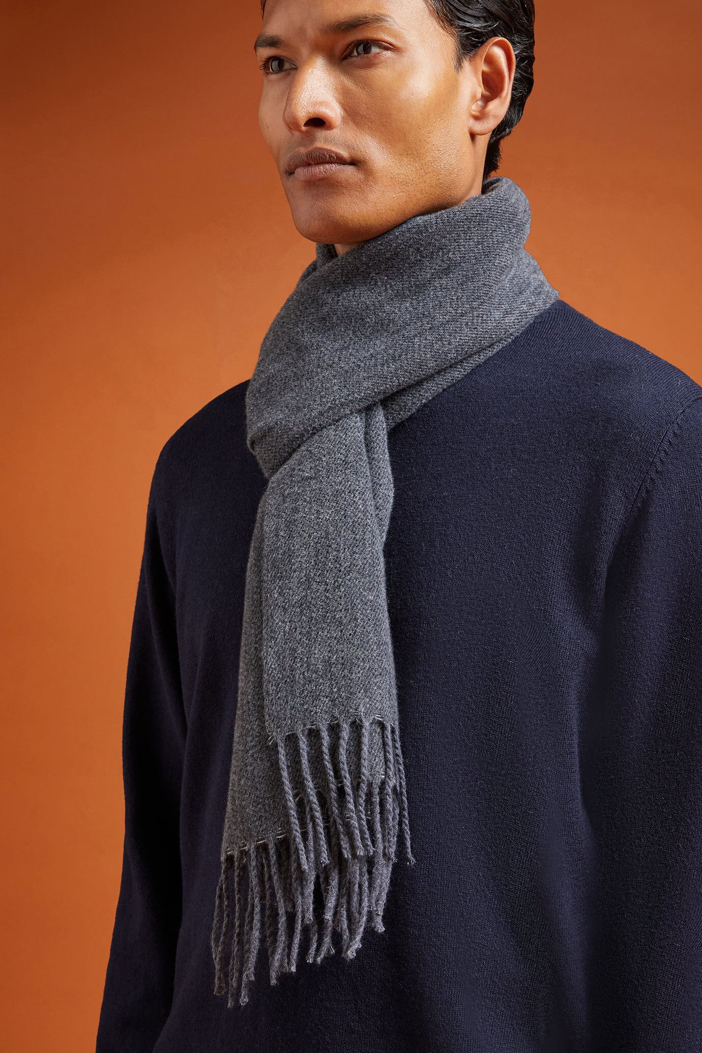 Men's double-sided scarf with fringes image number 1