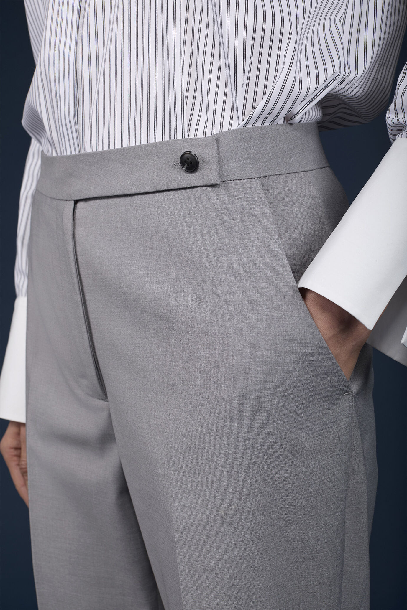 Pantalone donna chino con flap sul cinturino in vita image number 3