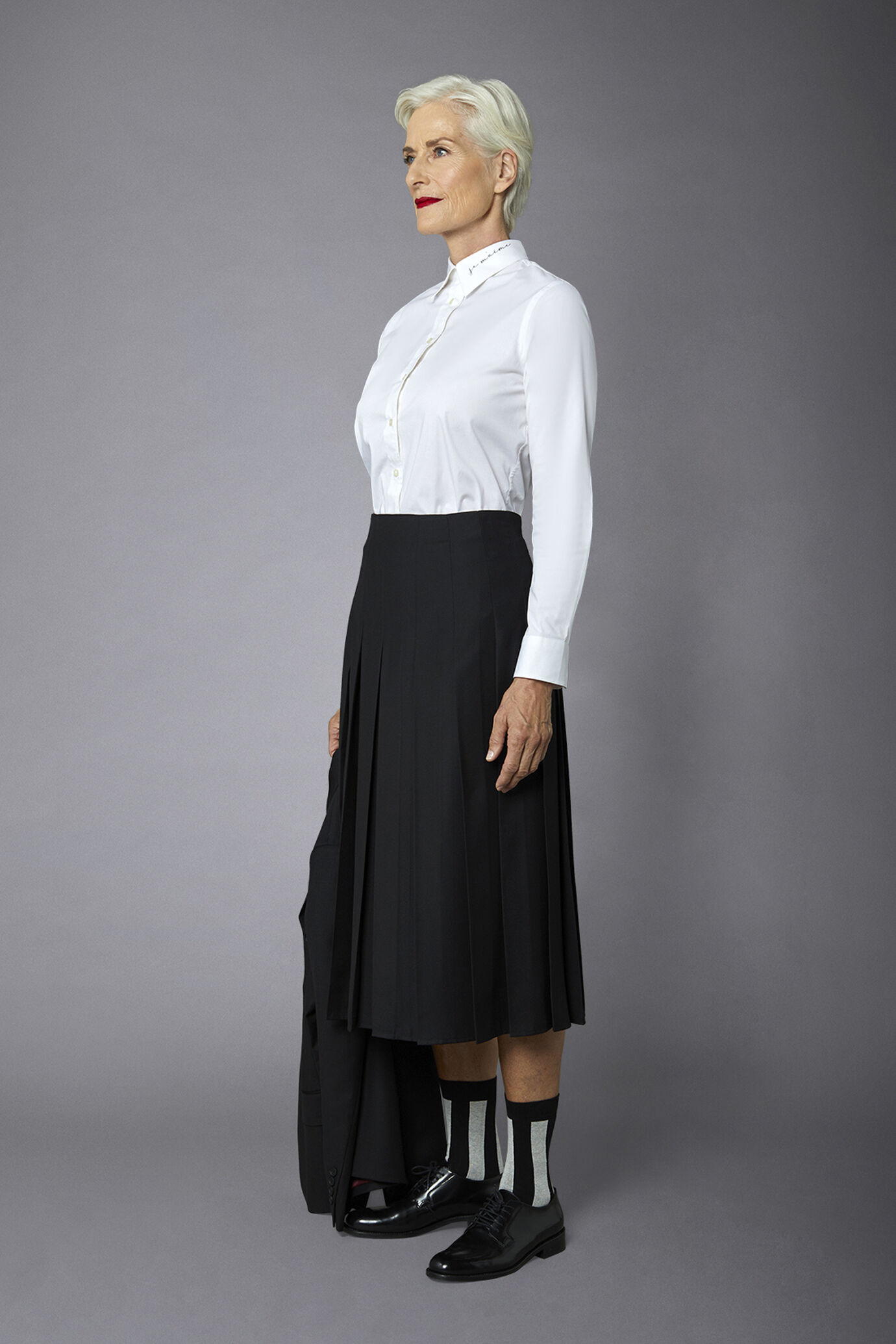 Women's plain pleated longuette skirt image number 1