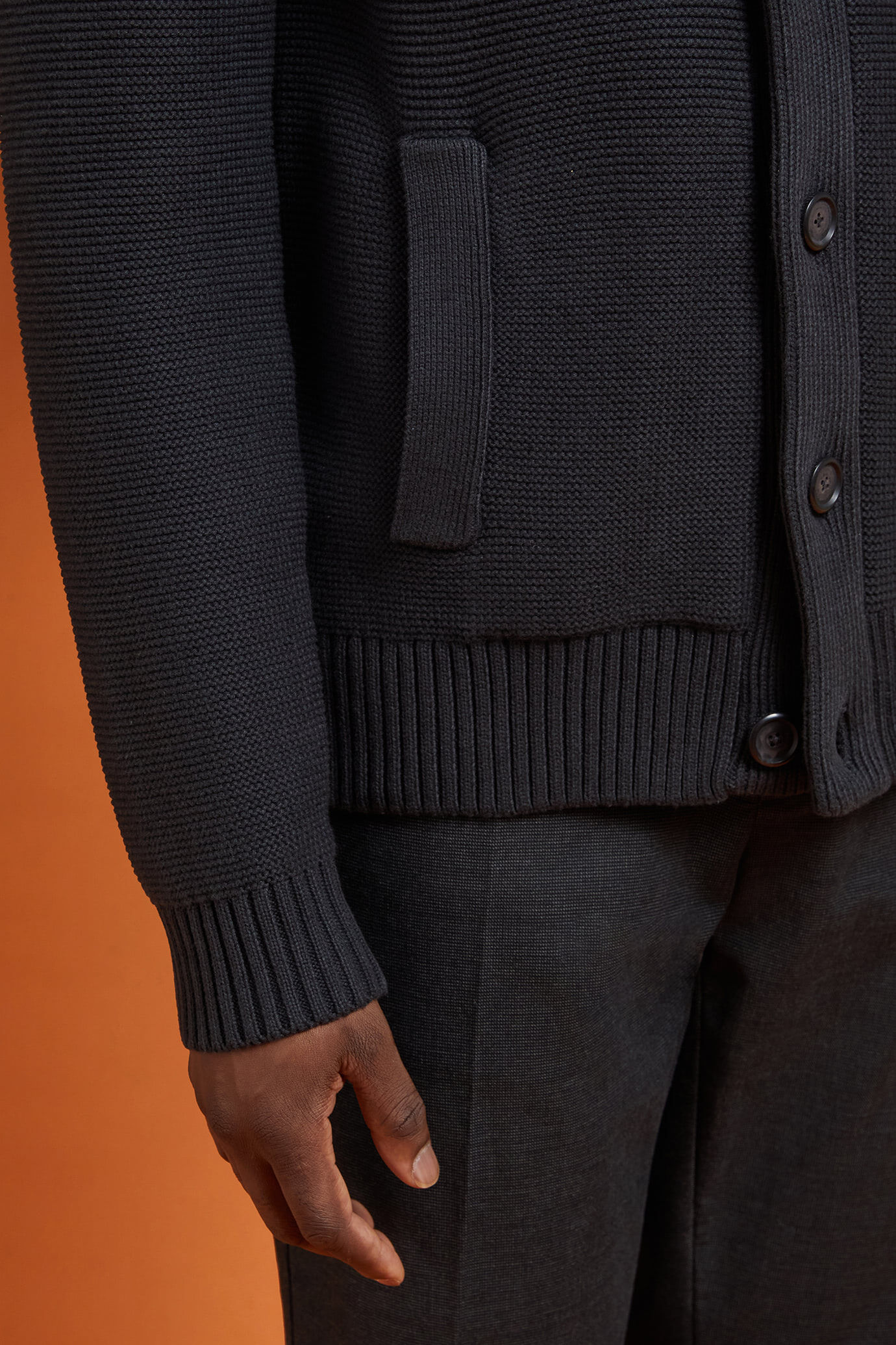Herren-Strickjacke mit Schalkragen aus 100 % Baumwolle in normaler Passform image number 2