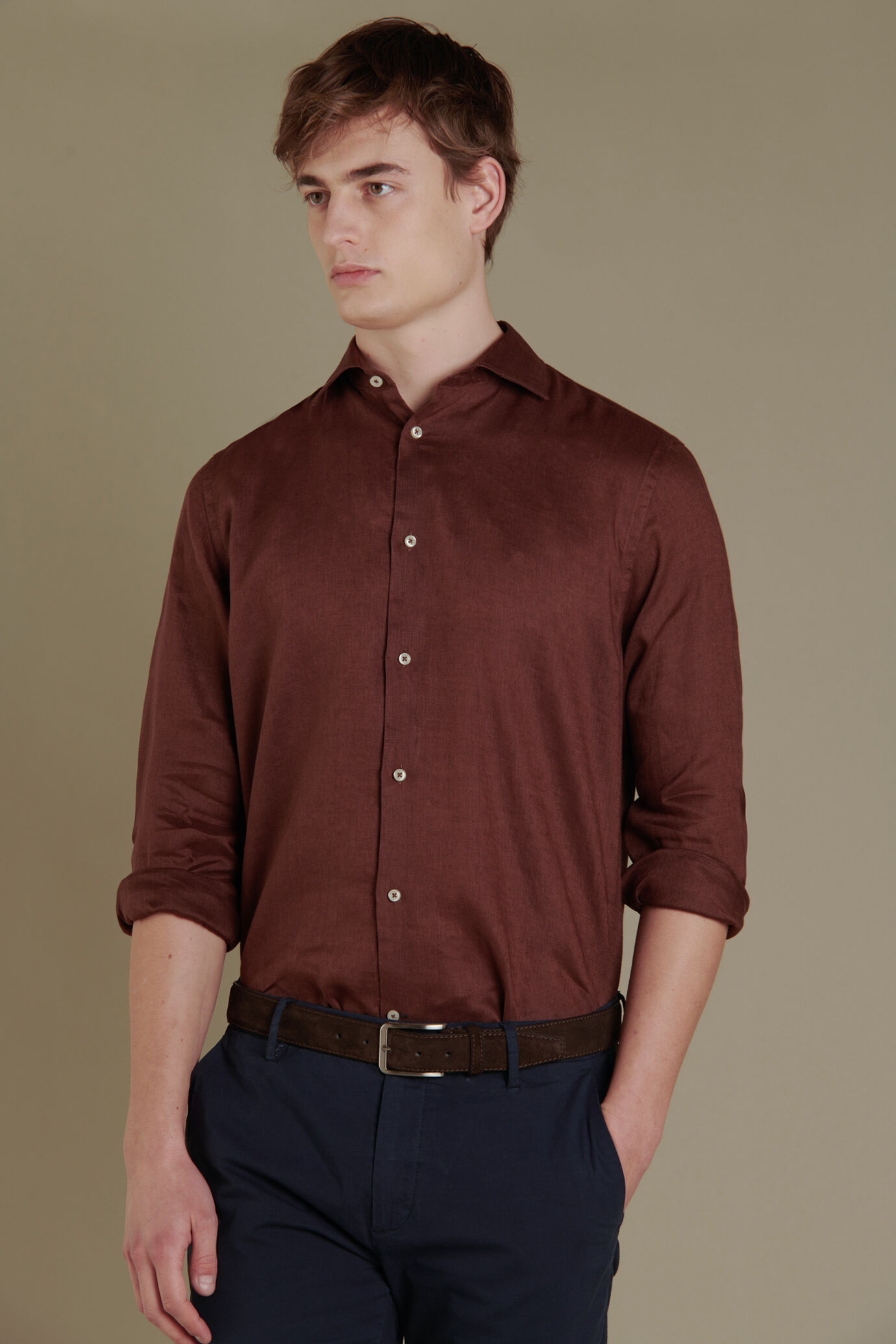 Camicia casual uomo collo francese tinta unita 100% lino image number 1