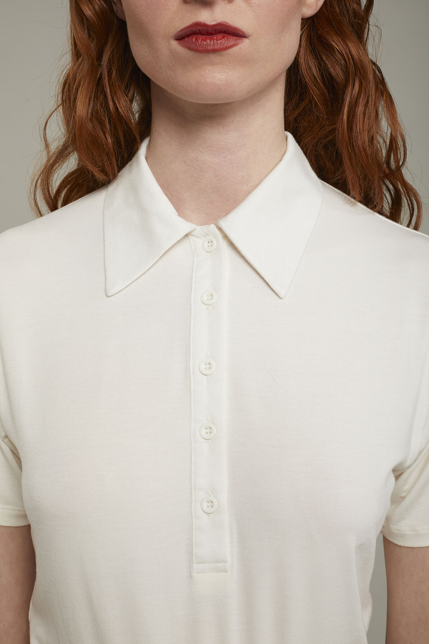Kurzärmeliges Damen-Poloshirt aus einfarbigem Baumwolljersey image number 3