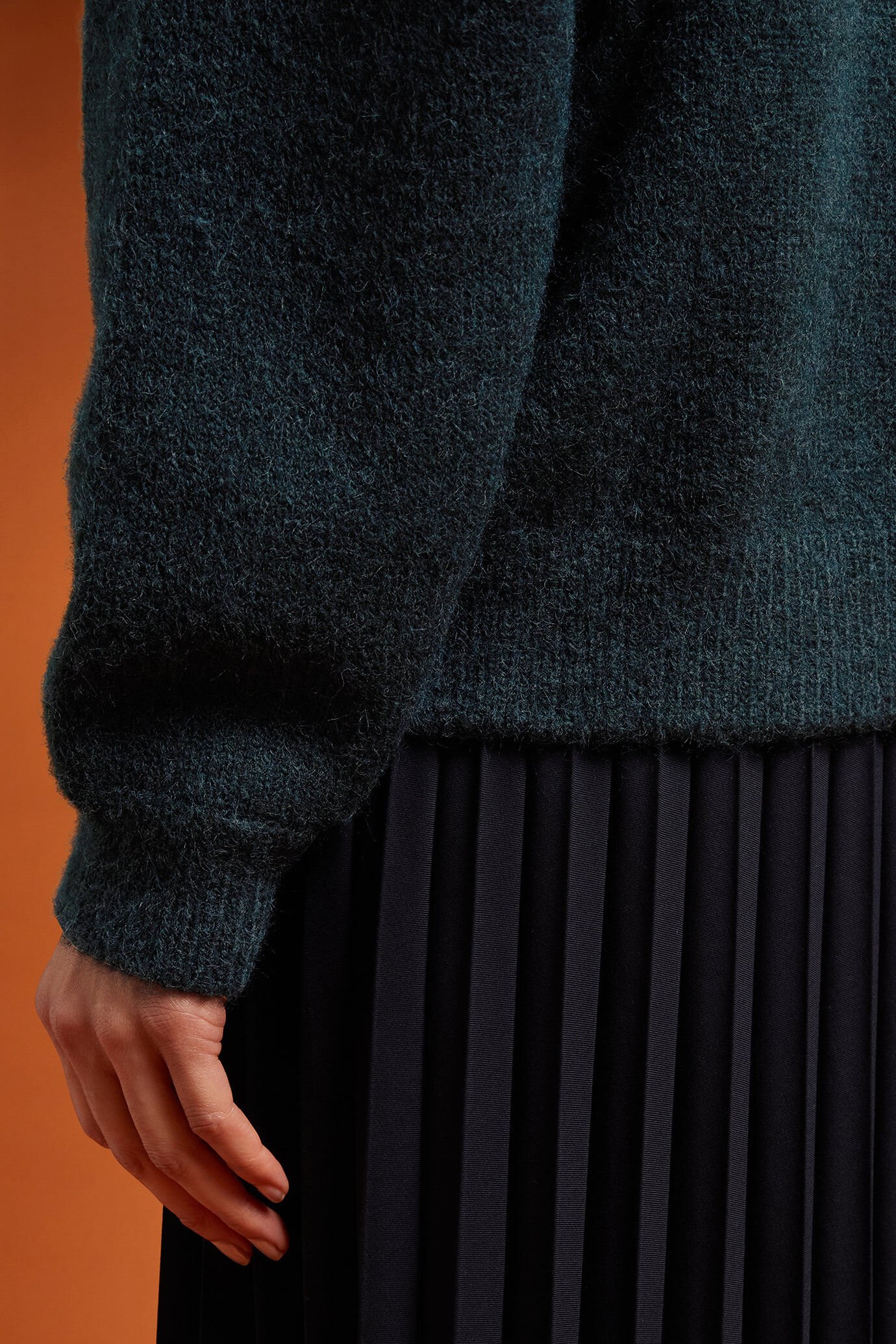 Women's V-neck knitted cardigan in a regular fit image number 3