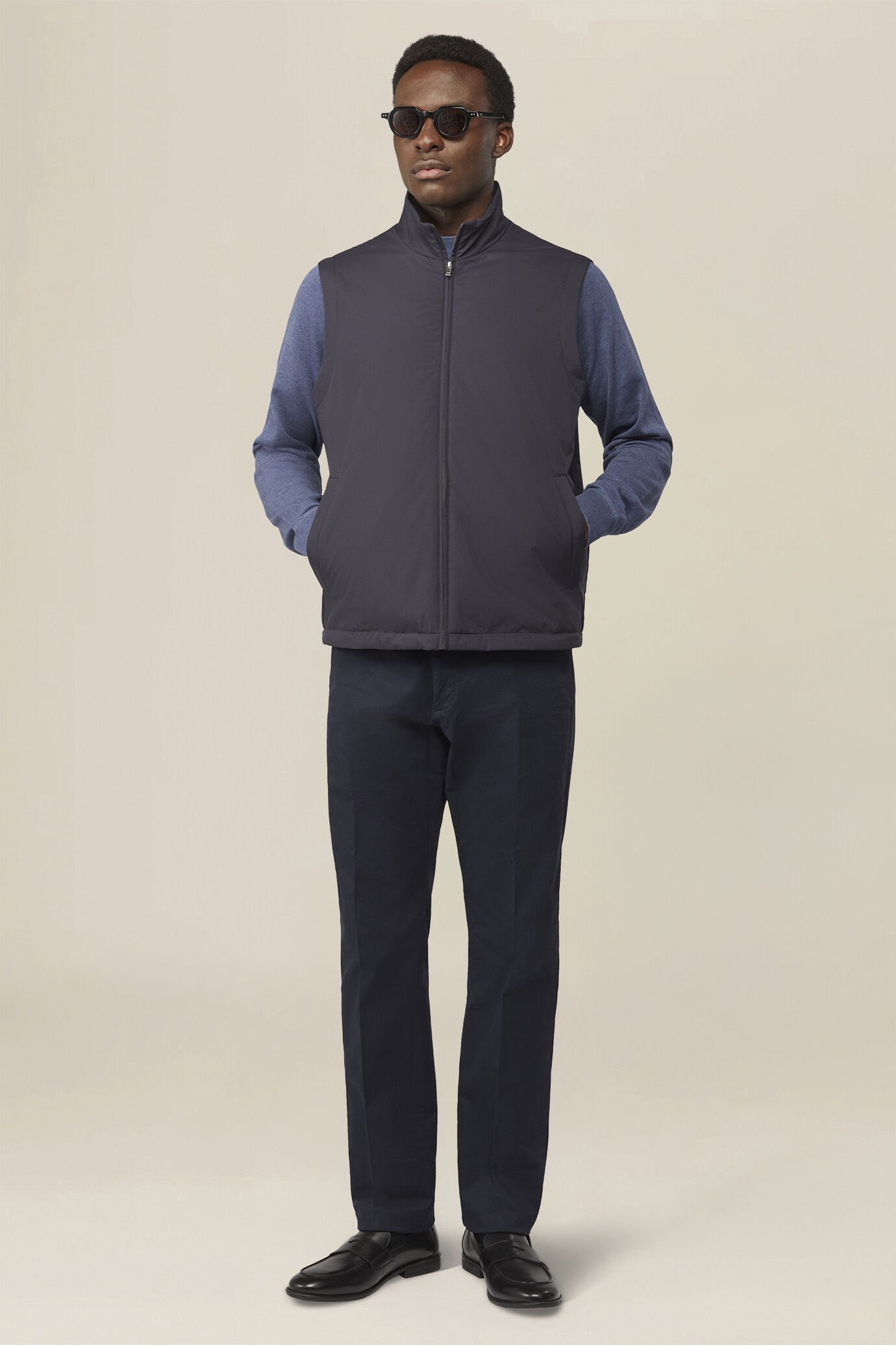 Veste sans manches en tissu technique r&eacute;versible l&eacute;g&egrave;rement rembourr&eacute;e image number 1