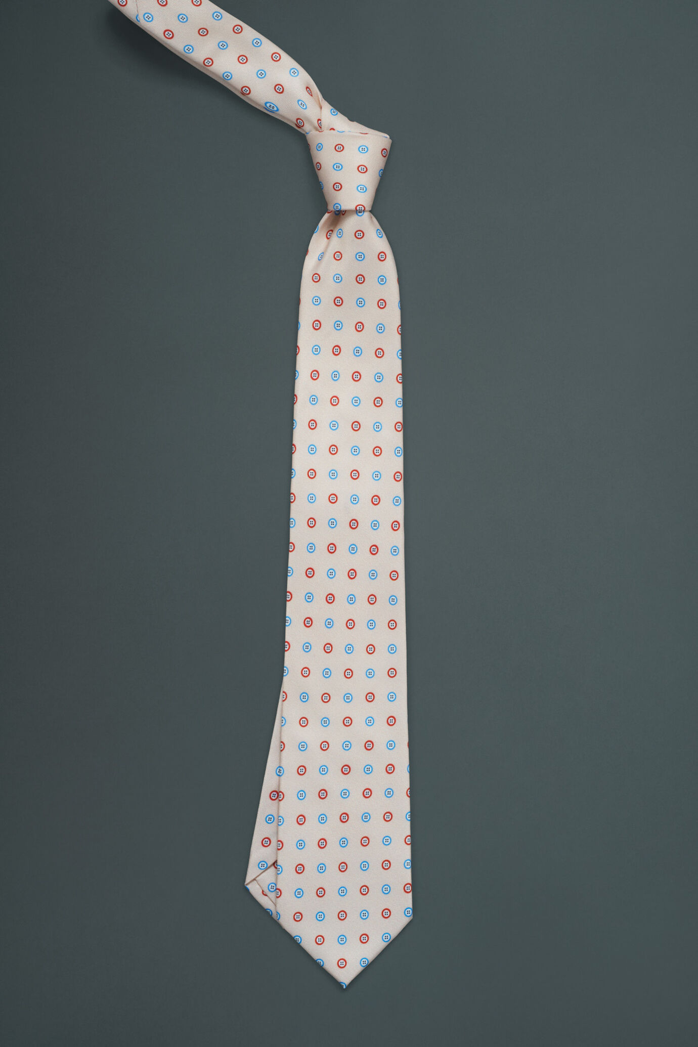 Cravatta uomo con stampa a pois con decorazione aggiuntiva a bottoni image number 0