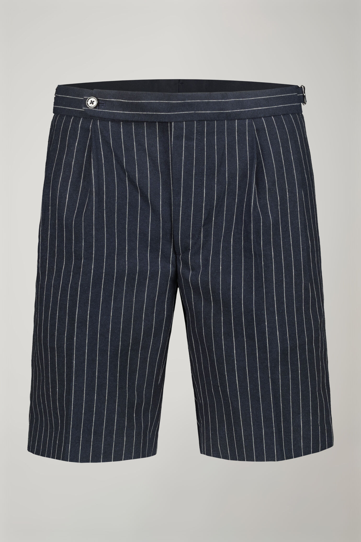 Bermuda uomo con doppia pince in lino e cotone con disegno gessato regular fit image number 5