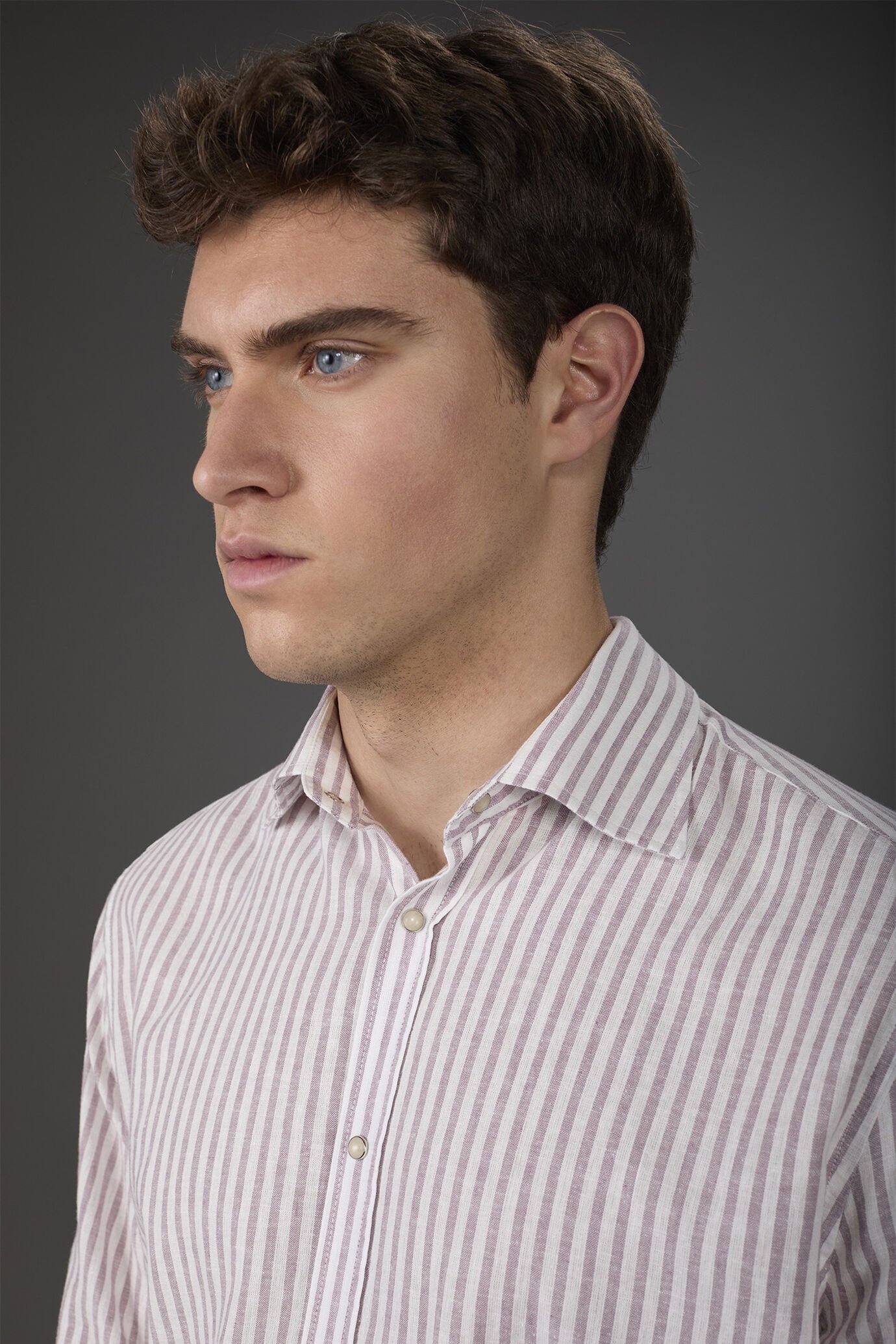 Chemise homme décontractée à col français en lin et coton lavé et rayé image number 1