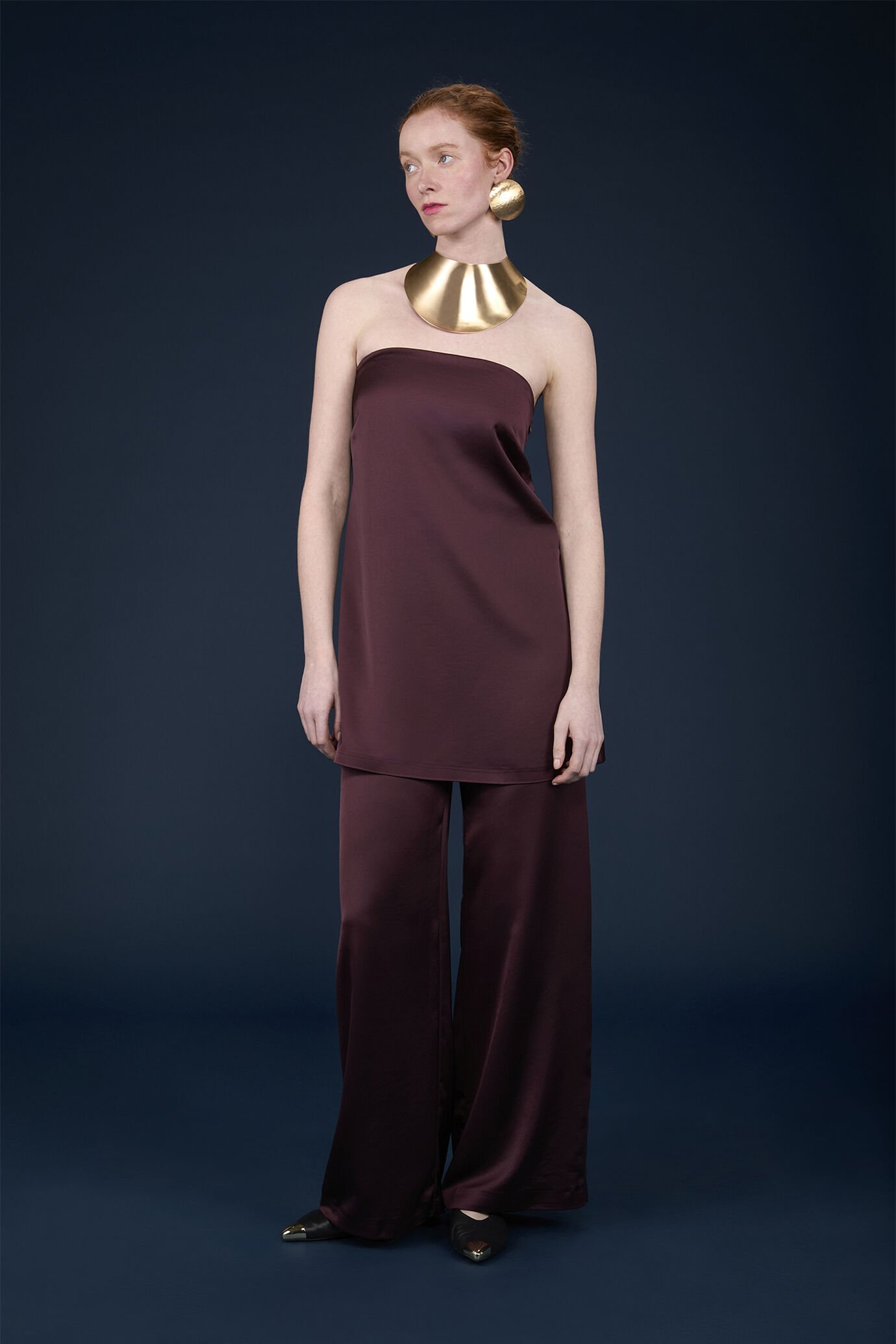 Women's strapless flared top with elastic