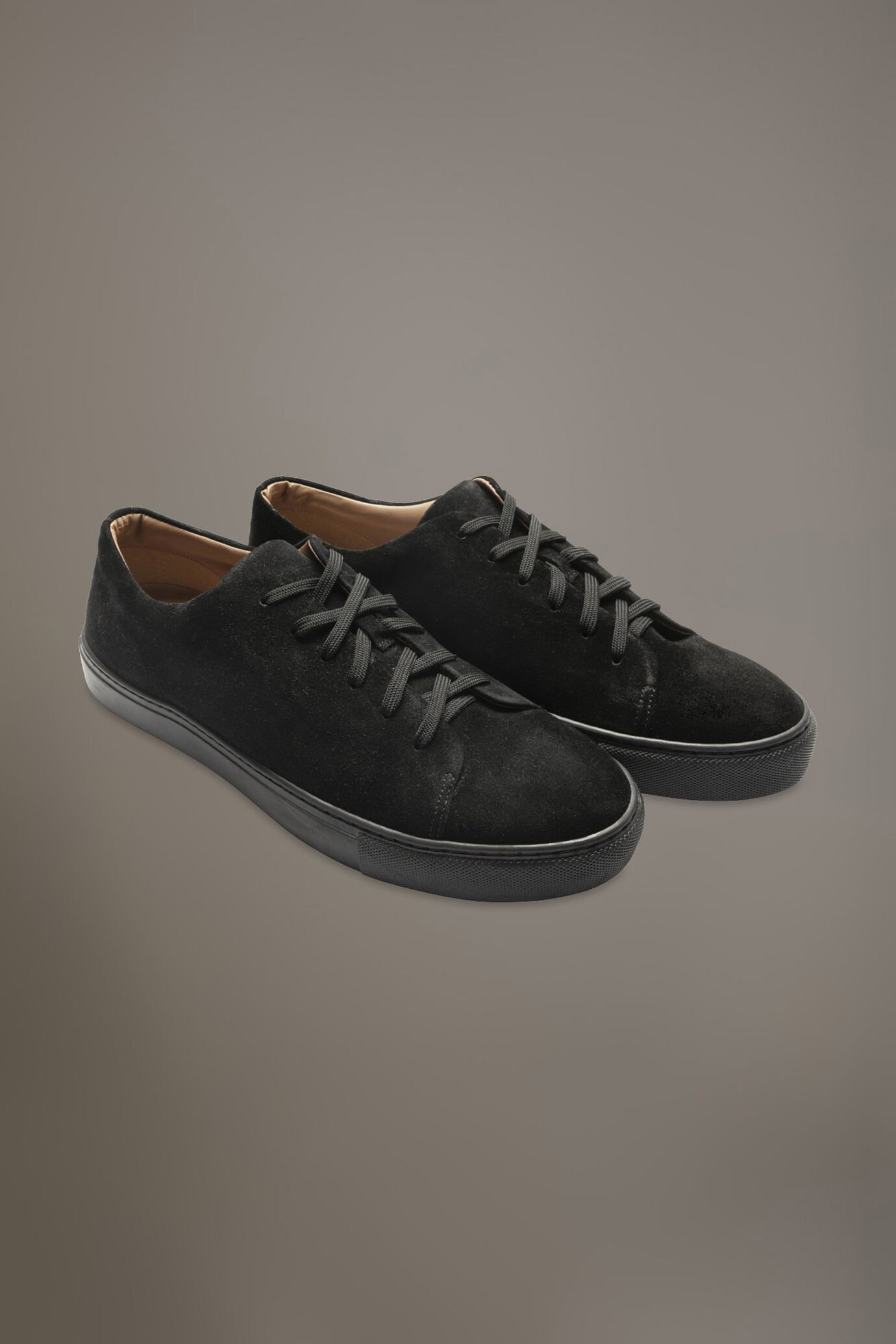 Sneaker 100% pelle scamosciata con suola in gomma image number 0
