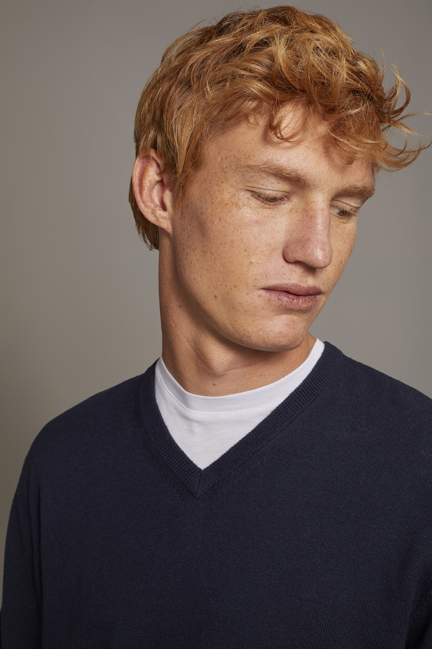 Maglia scollo a V misto lana image number 2