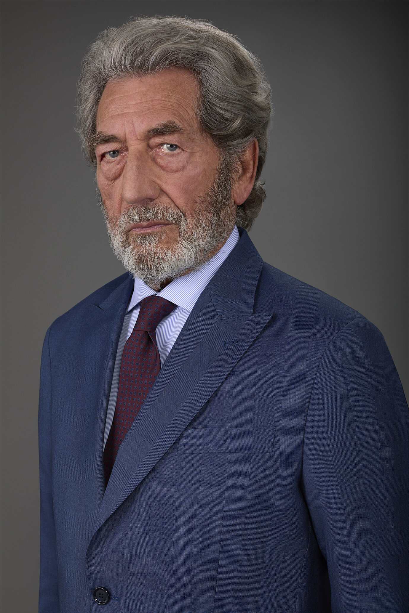 Single-breasted men's suit with single-pleat trousers in Prince of Wales check fabric image number 2