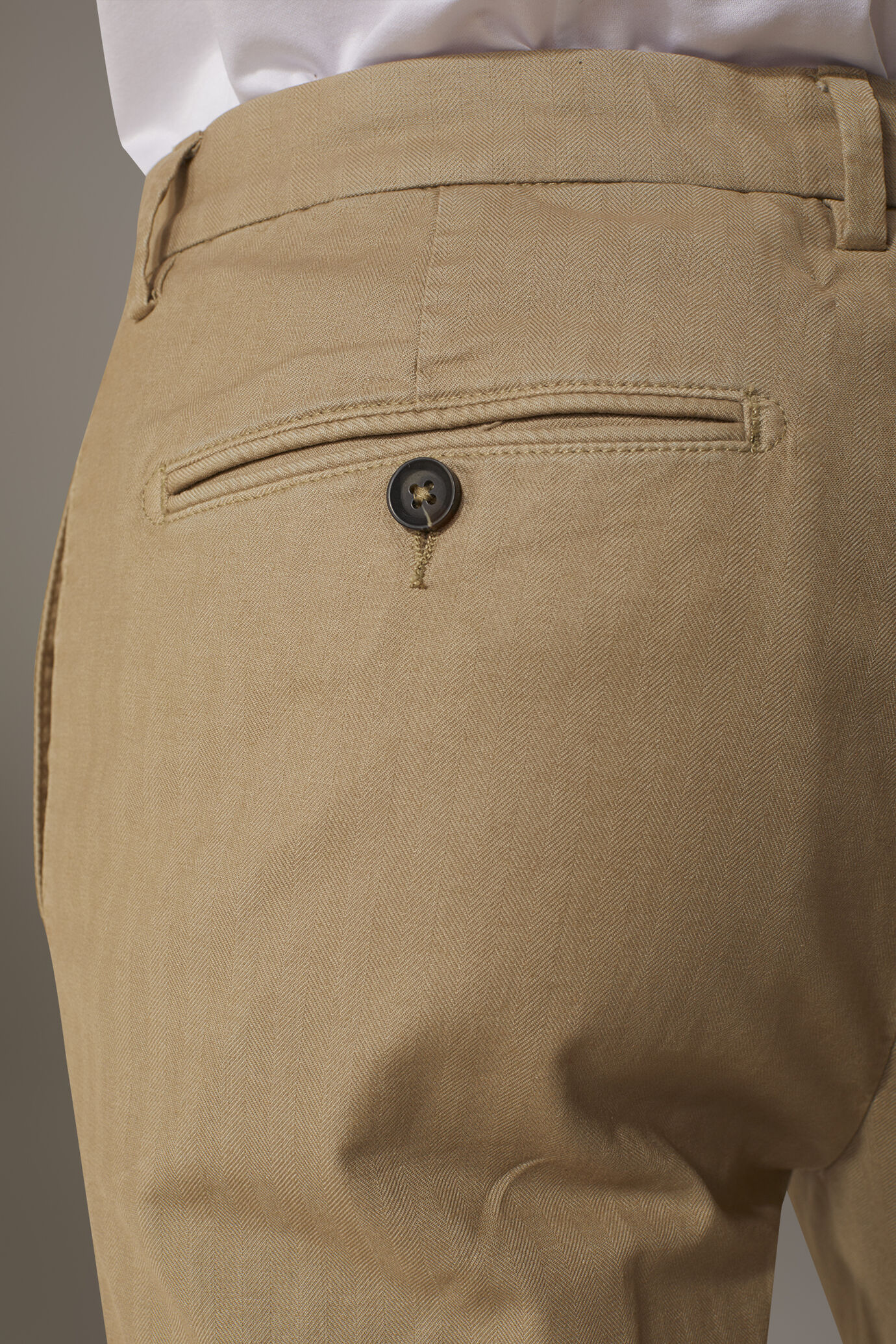 Pantalone chino regular fit costruzione a spina di pesce image number 2