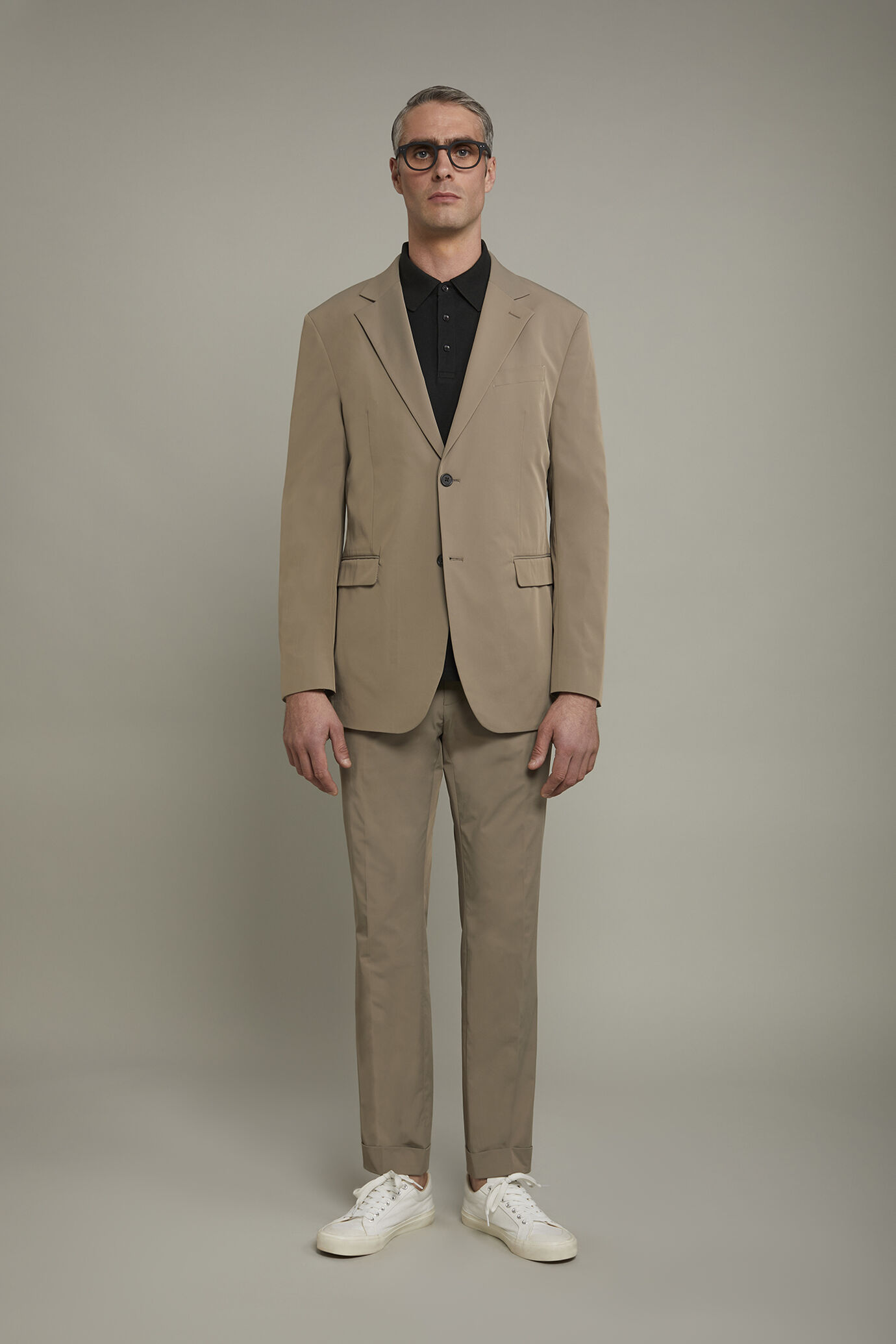 Men's single-breasted suit in regular fit technical fabric image number 2