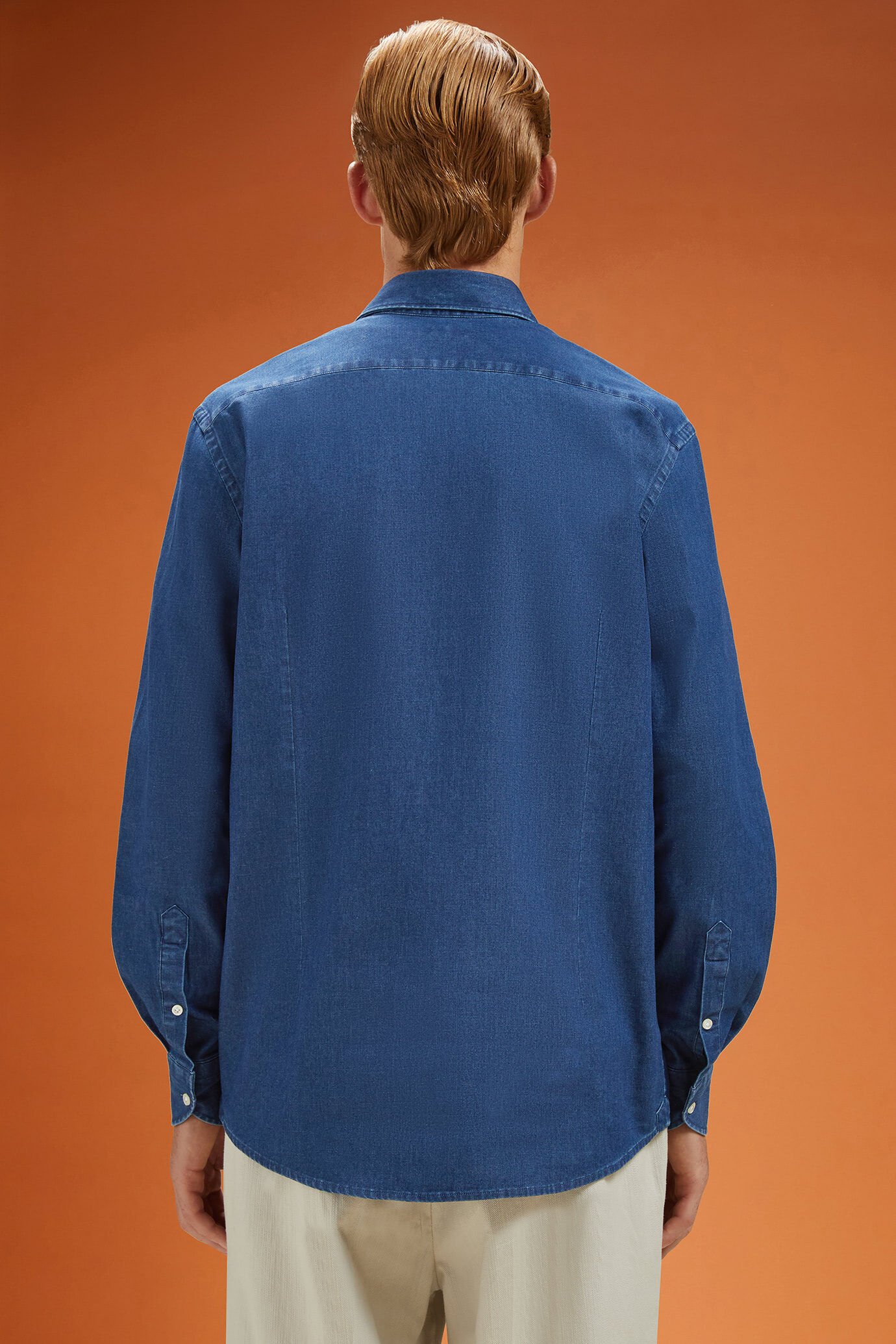 Herren-Freizeithemd mit klassischem Kragen aus 100 % Baumwolle in gewaschenem Chambray-Stoff in bequemer Passform image number 3
