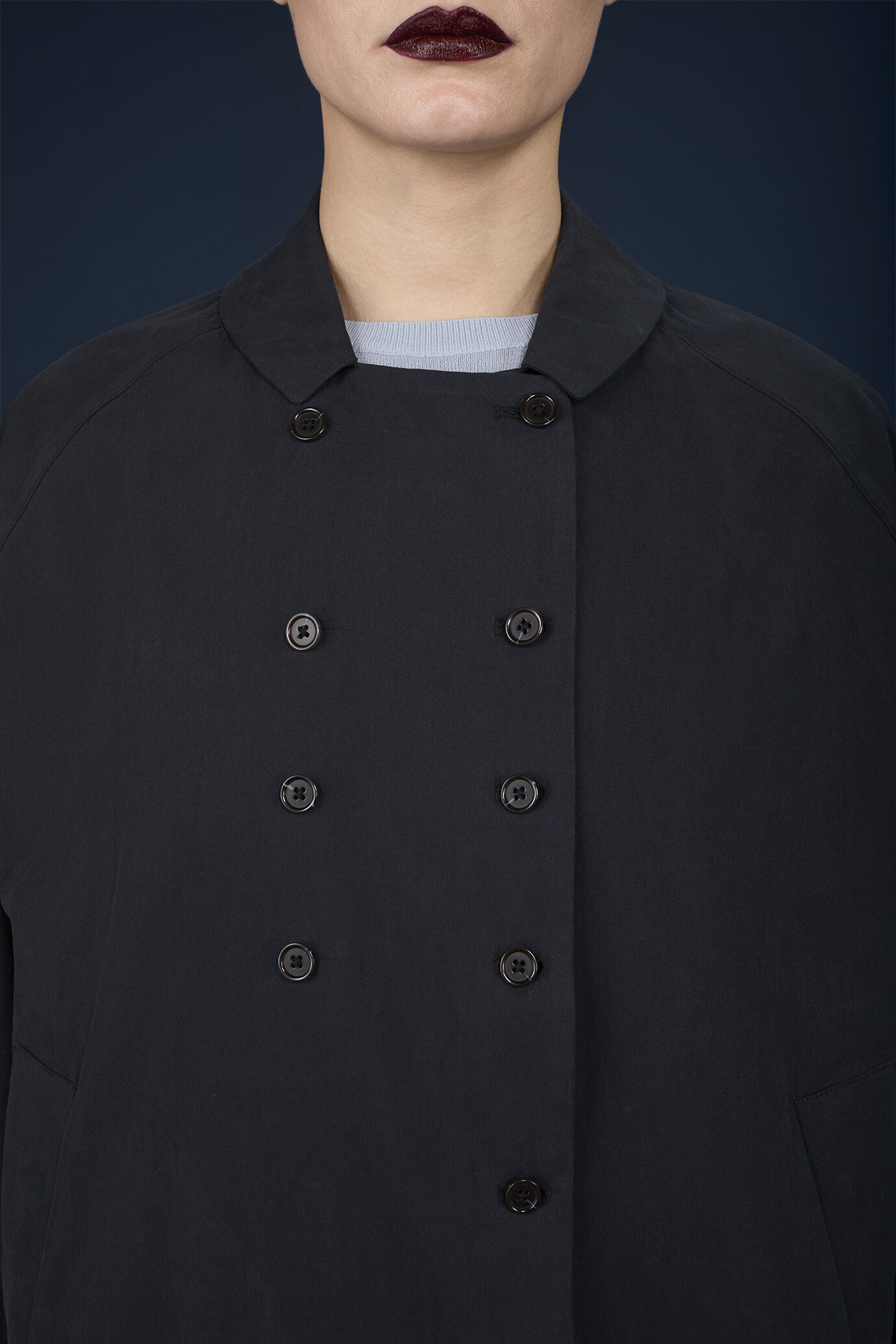 Women's short double-breasted raincoat image number 2