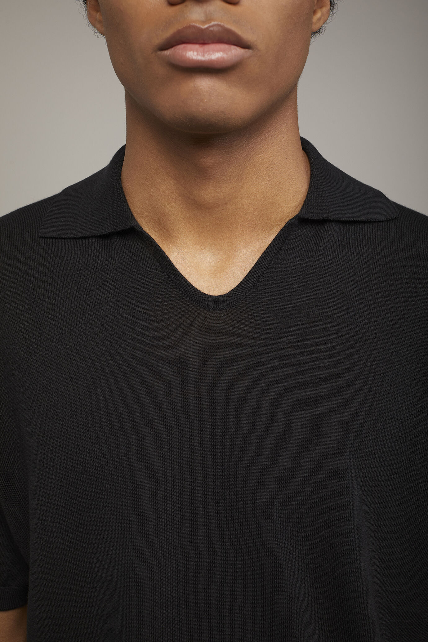 Polo homme col derby en maille 100&nbsp;% coton &agrave; manches courtes coupe r&eacute;guli&egrave;re image number 3